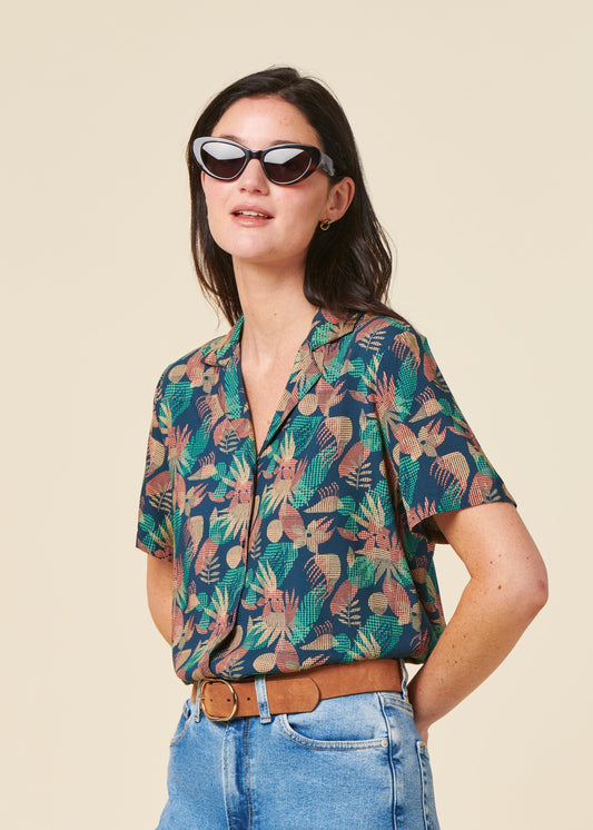 Chemisette à motifs en ecovero | bleu "flower vichy aloha blouse navy"