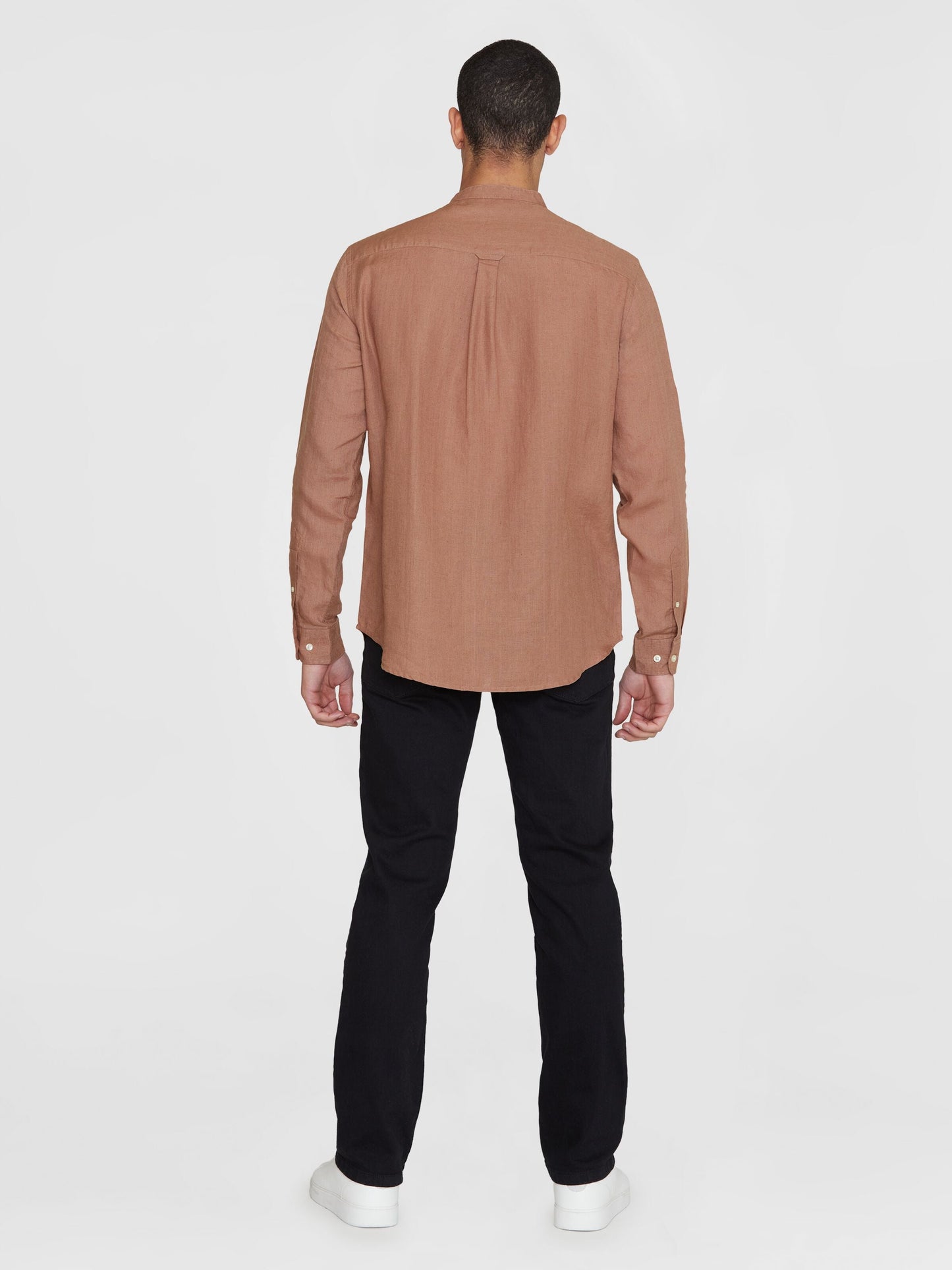 Chemise col mao en lin bio | Marron "regular linen stand collar shirt chocolate malt"