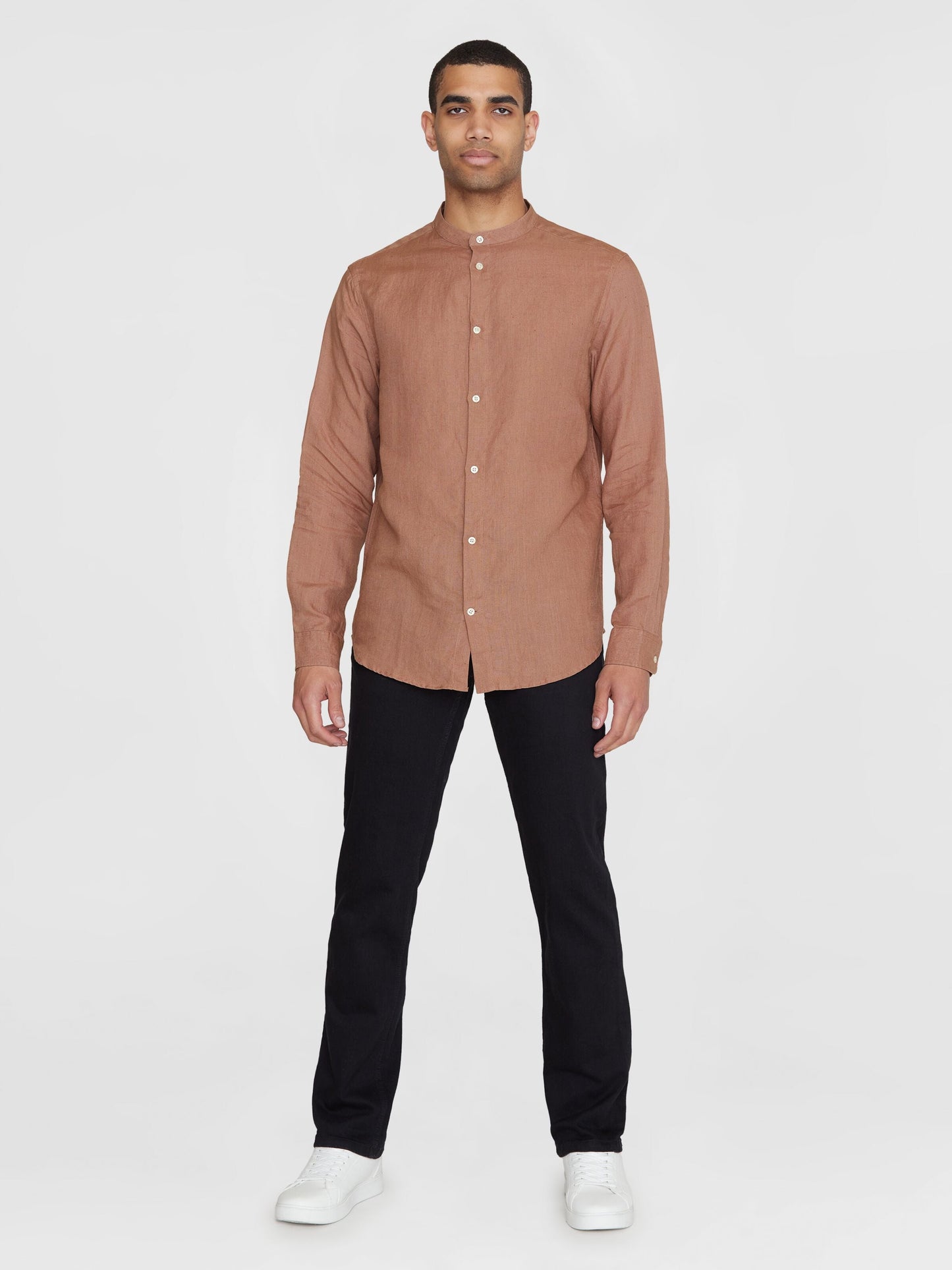 Chemise col mao en lin bio | Marron "regular linen stand collar shirt chocolate malt"