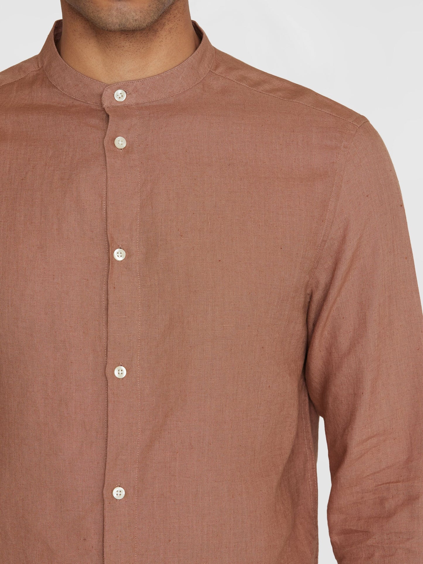 Chemise col mao en lin bio | Marron "regular linen stand collar shirt chocolate malt"