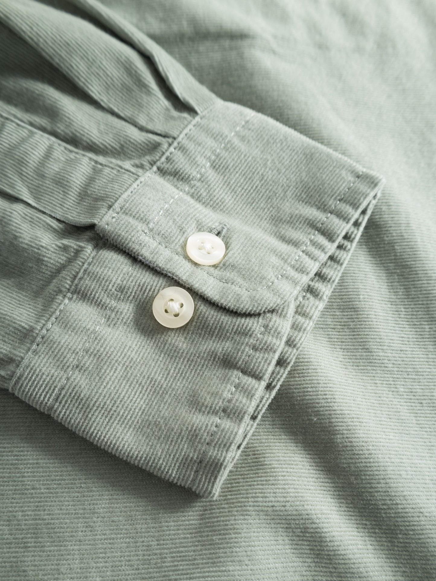 Chemise velours côtelé en coton bio | Vert d'eau "corduroy shirt lily pad"