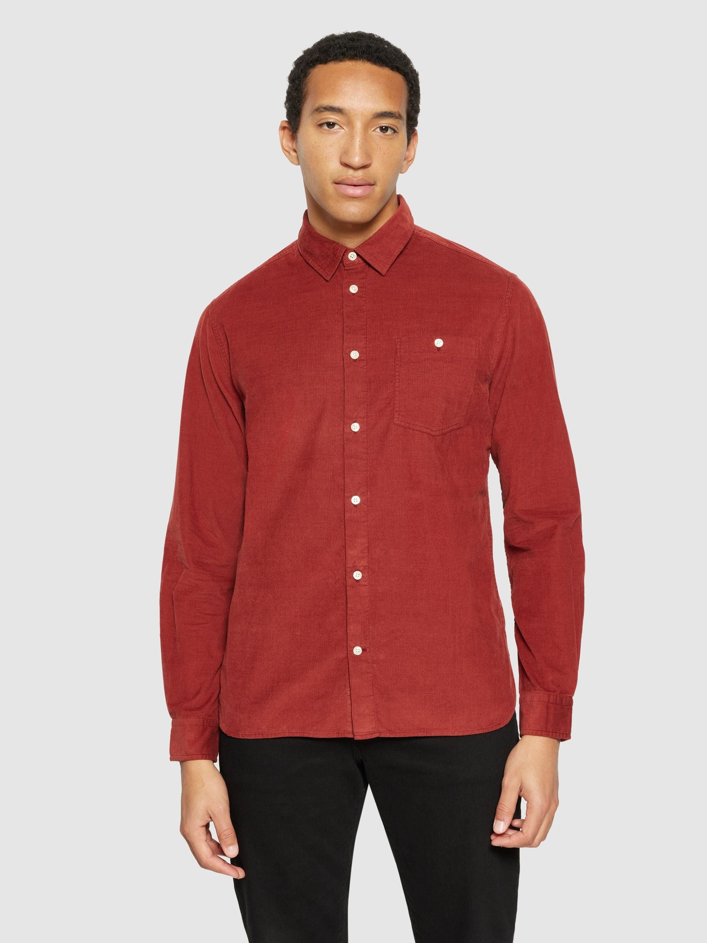 Chemise velours en coton bio | rouge "regular fit corduroy shirt fired brick"
