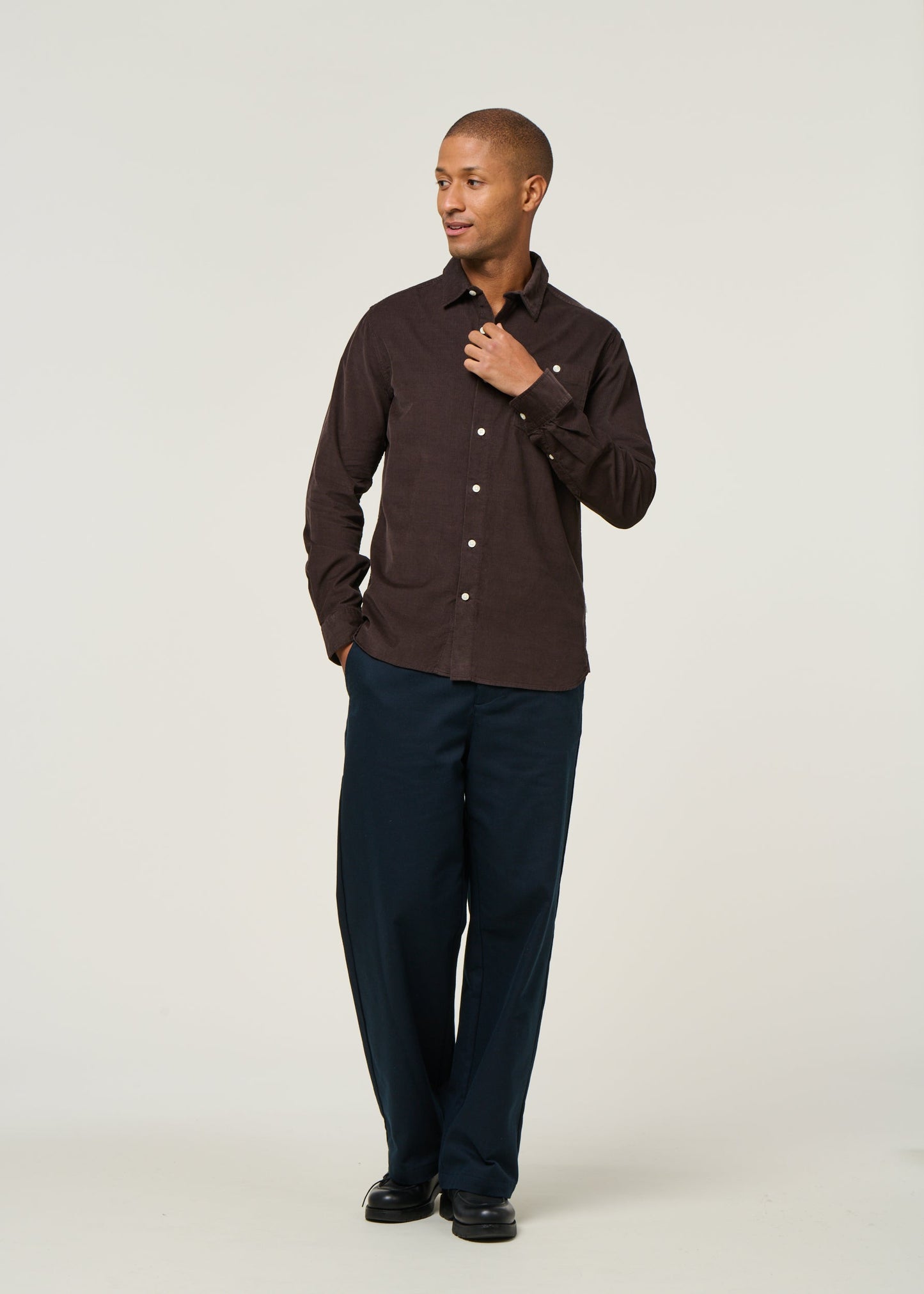 Chemise en velours côtelé | marron "corduroy shirt - chocolate torte"