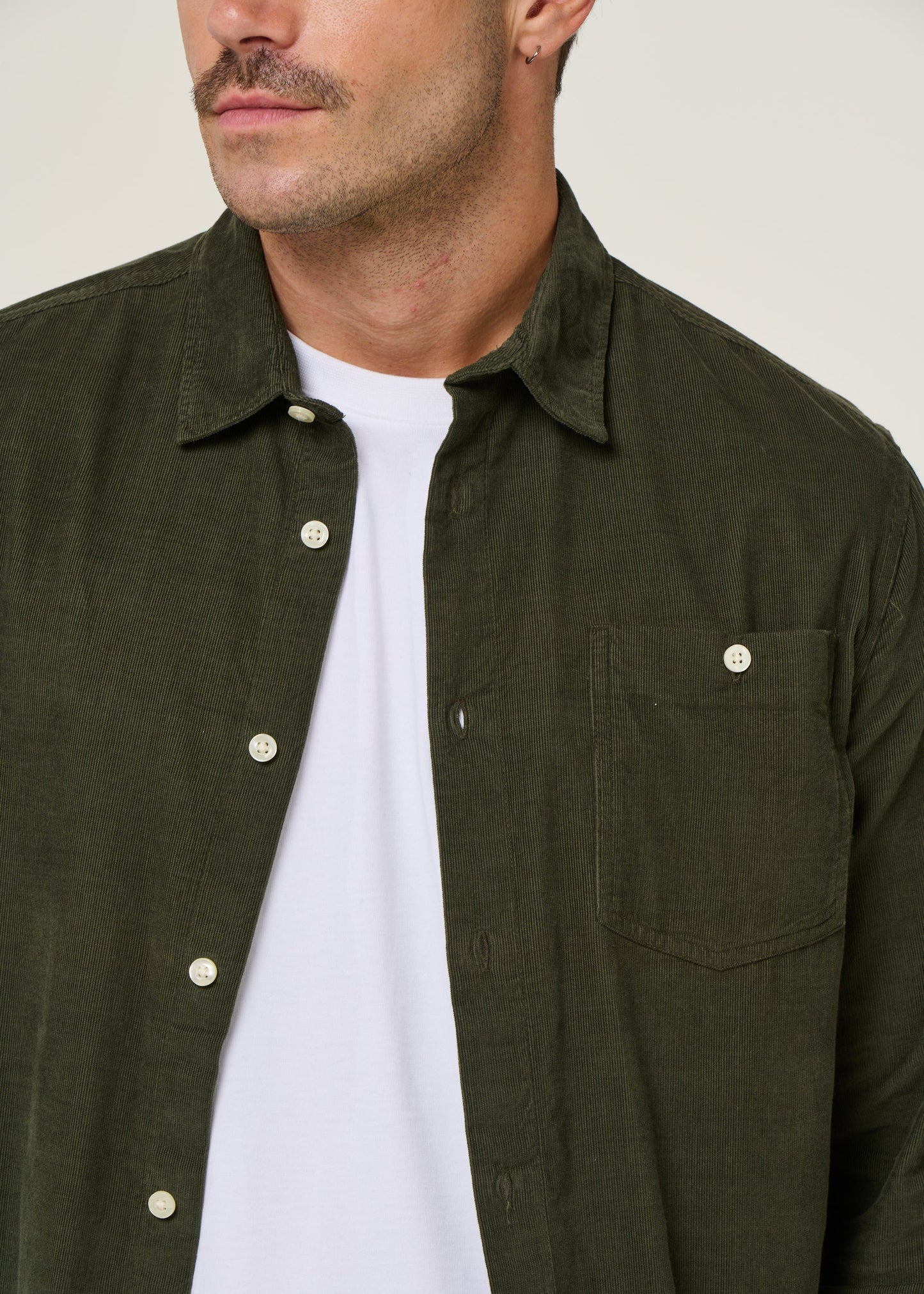 Chemise velours côtelé en coton bio | Vert sapin "corduroy shirt forrest night"