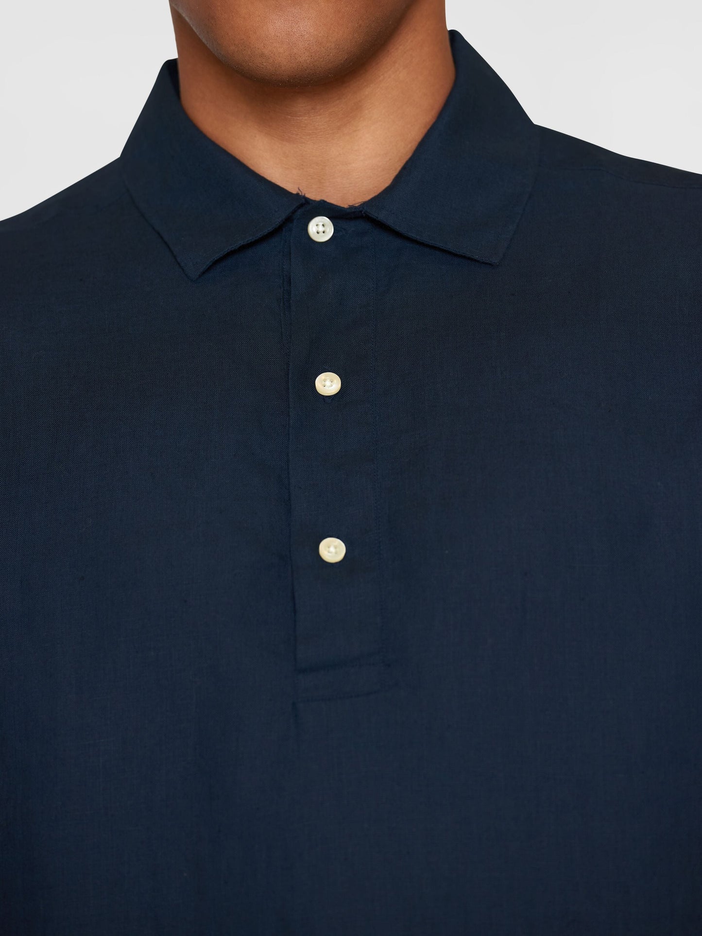 Polo manches longues en lin bio | Marine "loose linen polo shirt total eclipse"