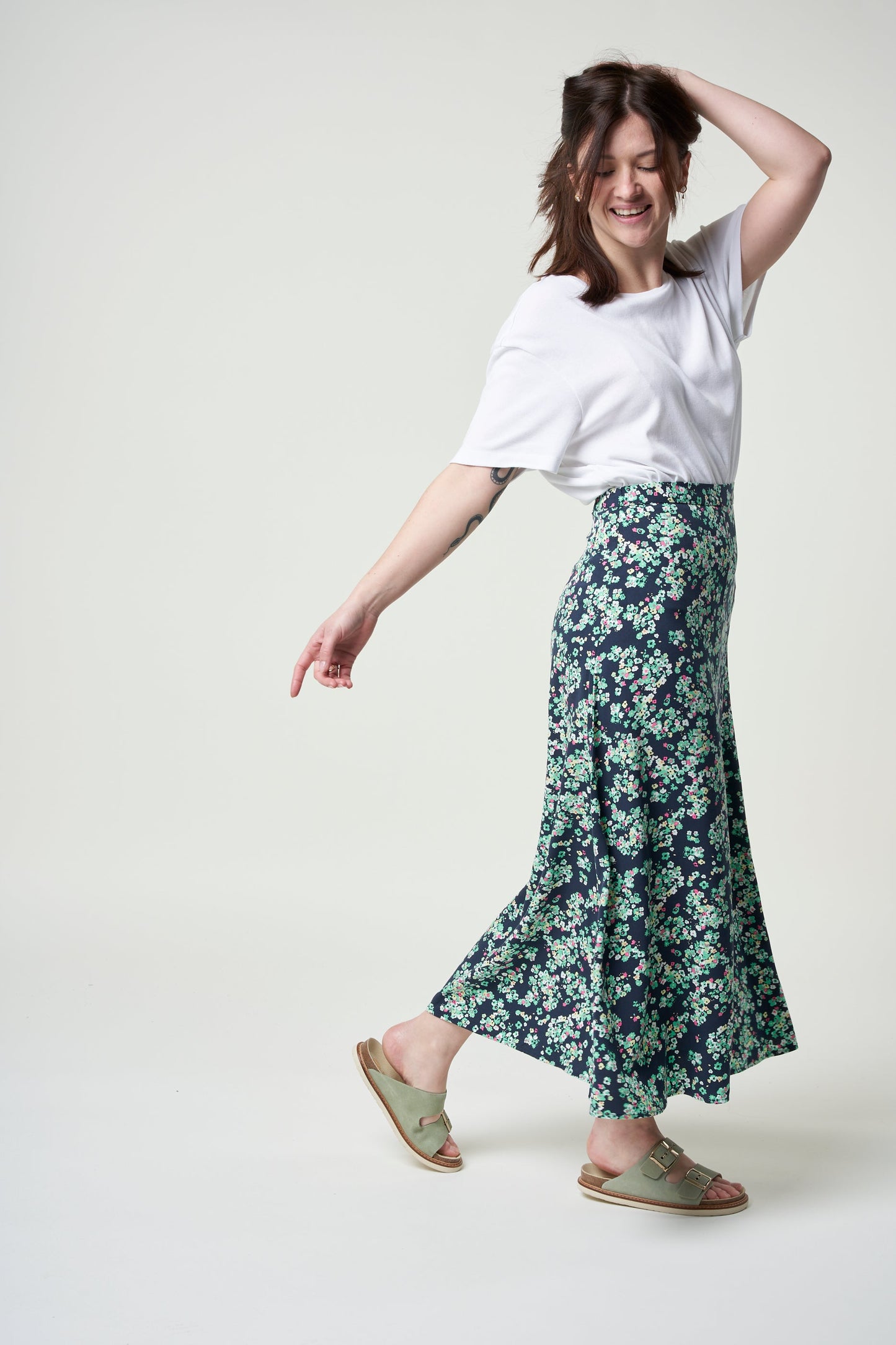 Jupe longue fleurie en ecovero - saalanja ditsy floral night sky