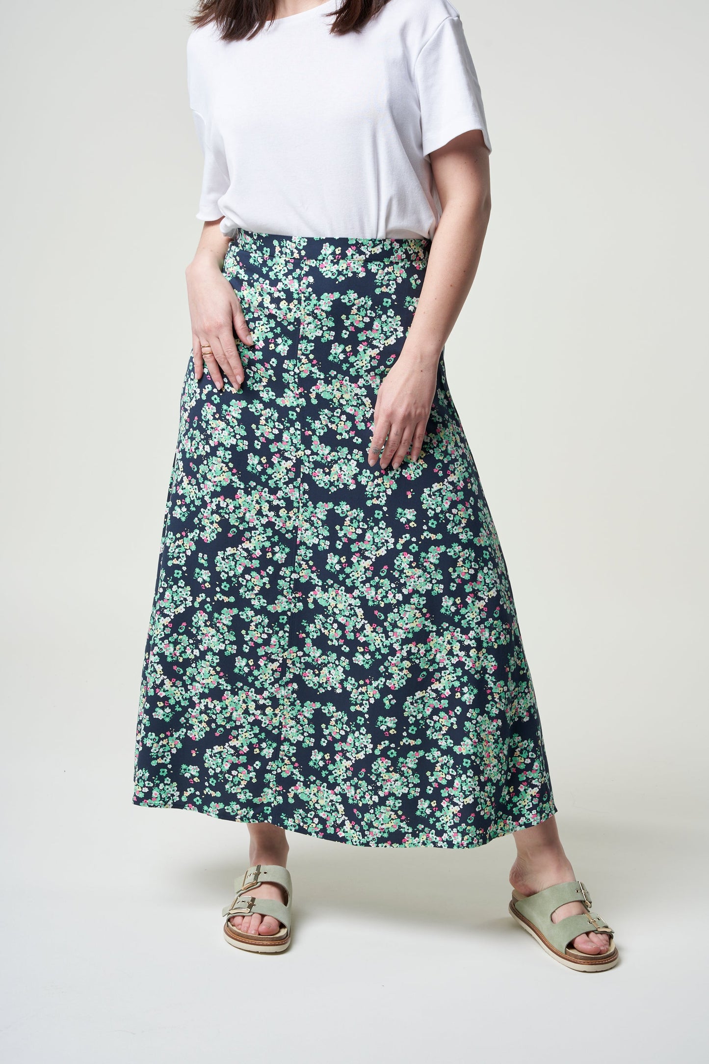 Jupe longue fleurie en ecovero - saalanja ditsy floral night sky