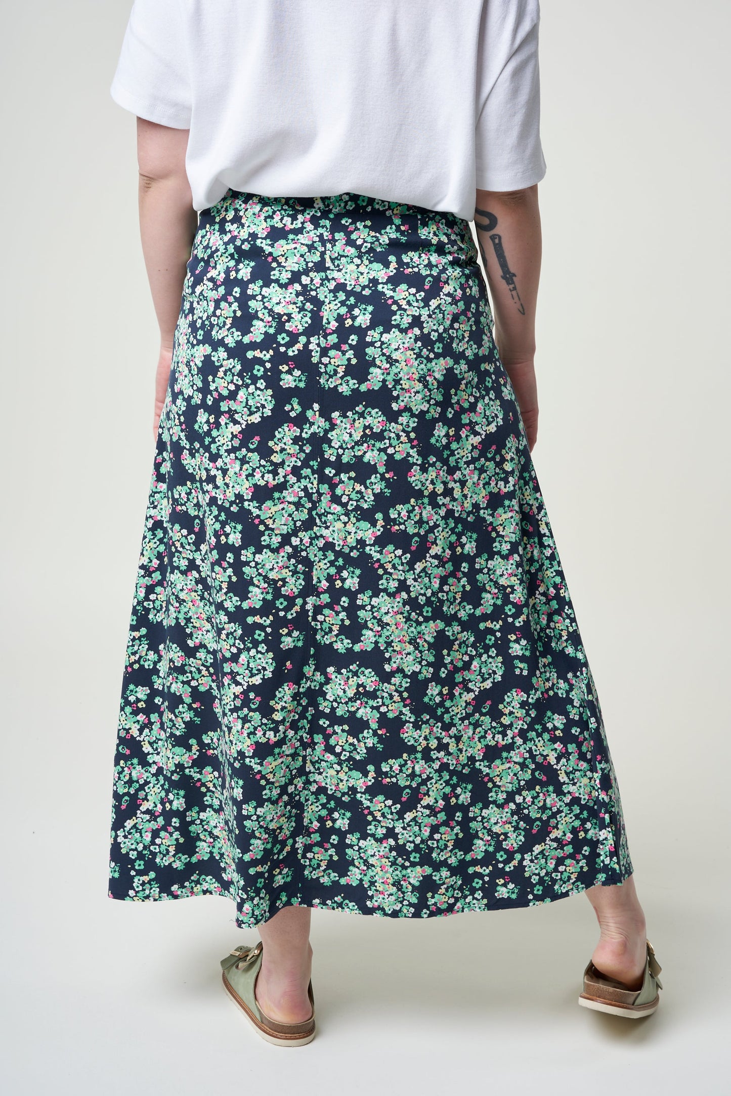 Jupe longue fleurie en ecovero - saalanja ditsy floral night sky