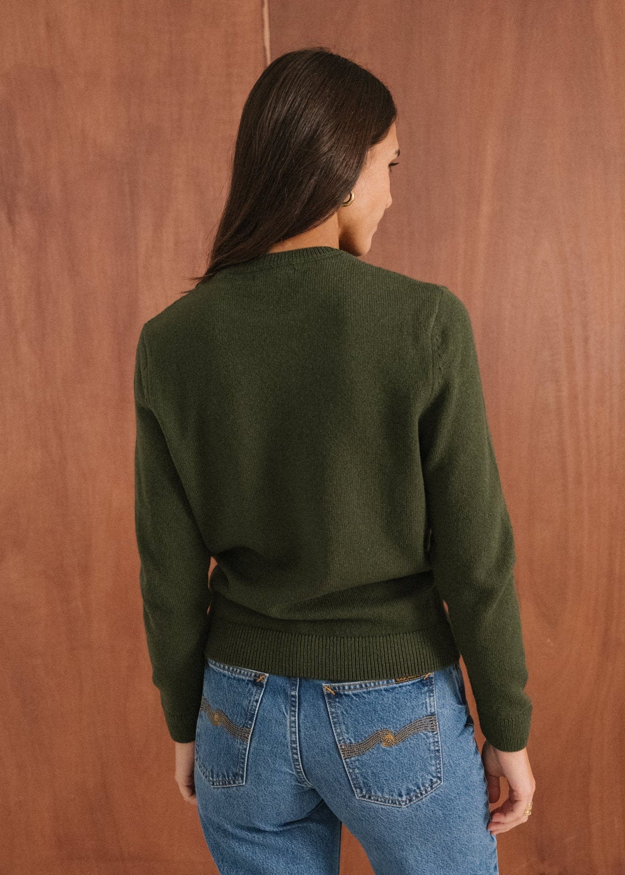 Pull droit en laine mérinos recyclée | olive