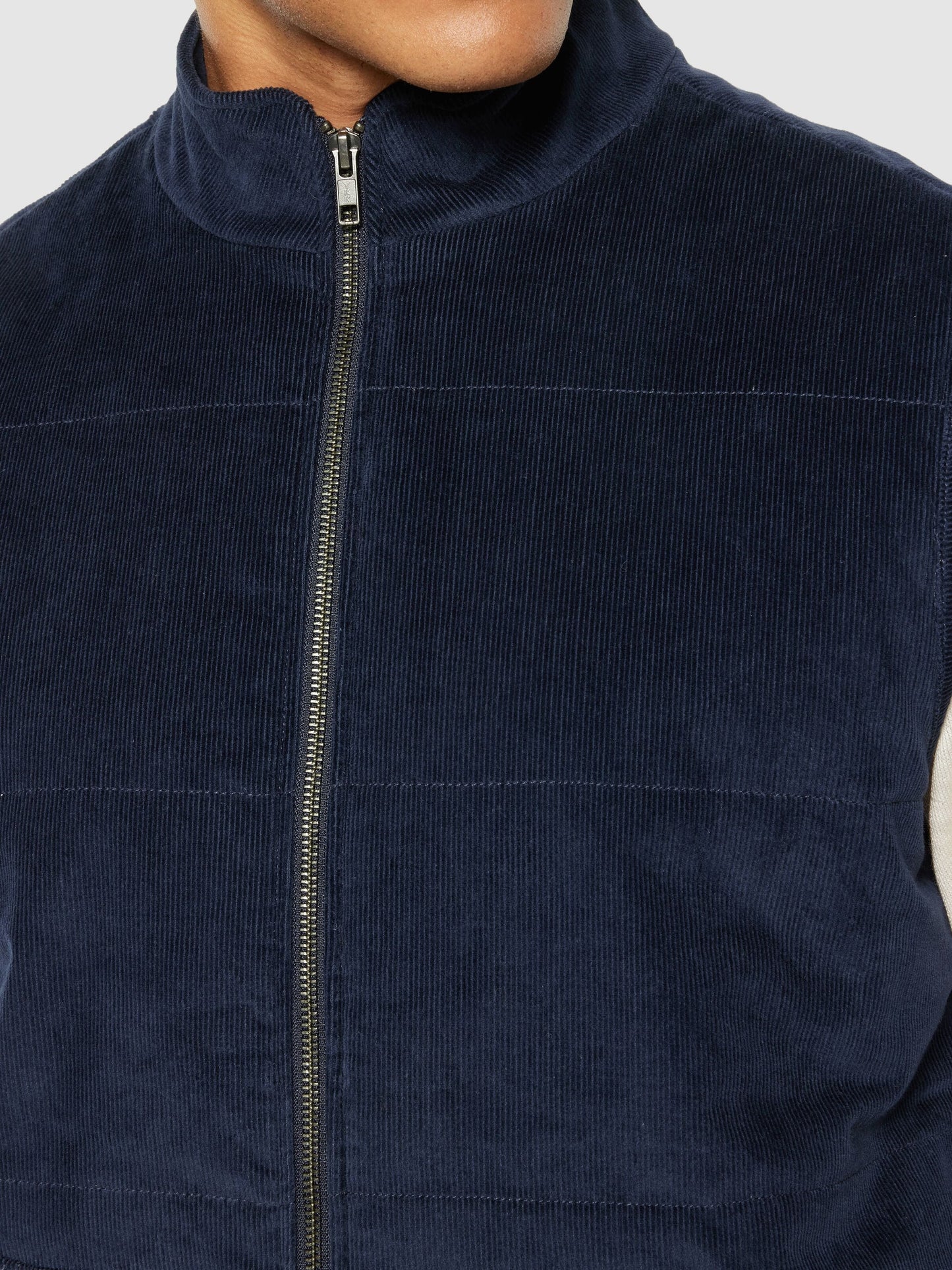 Veste sans manches en coton bio et matière recyclée | marine "11-wales corduroy vest night sky"