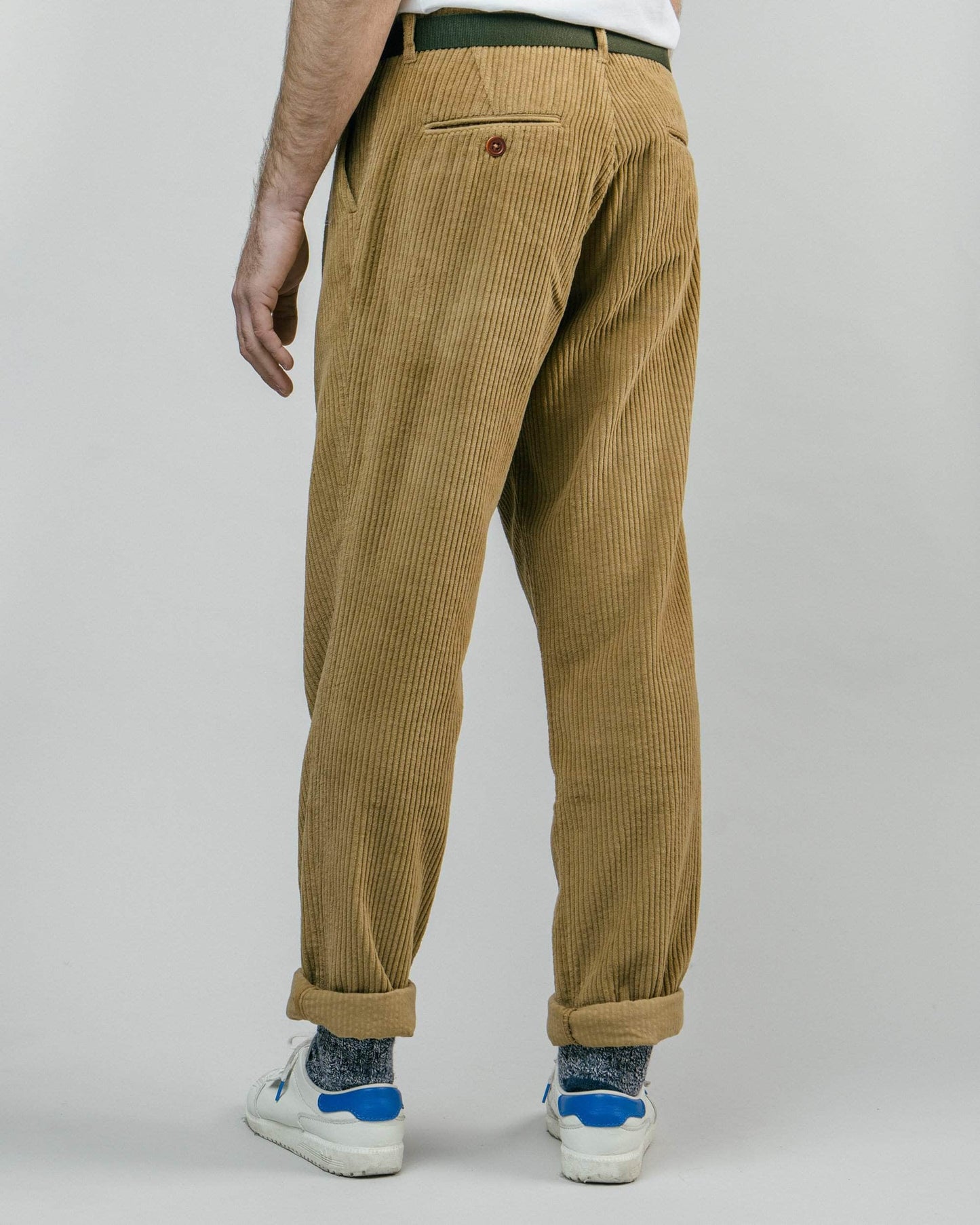 Pantalon droit camel en velours de coton bio