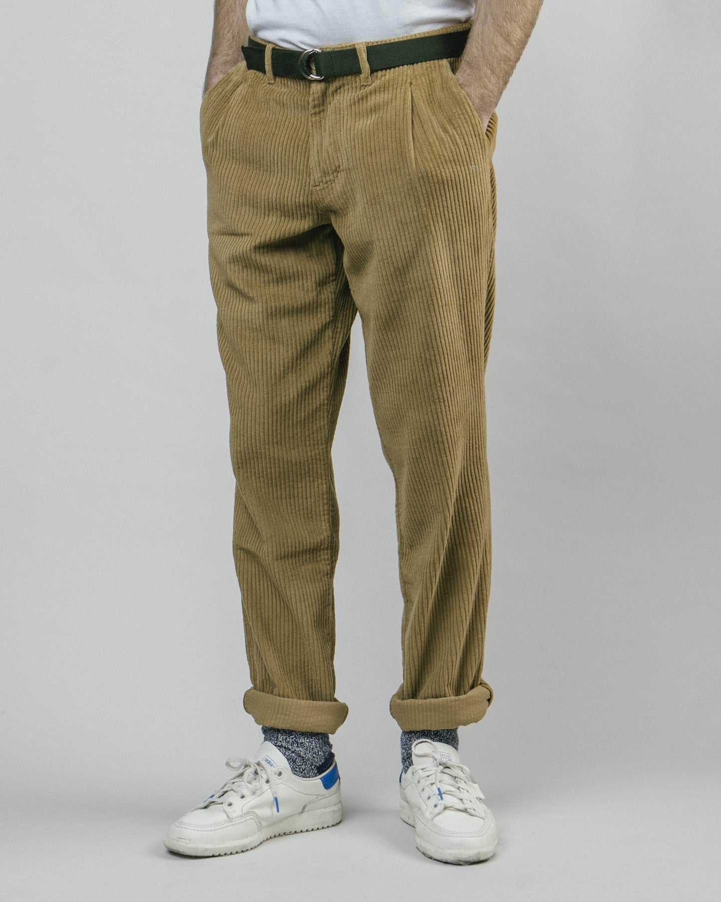 Pantalon droit camel en velours de coton bio