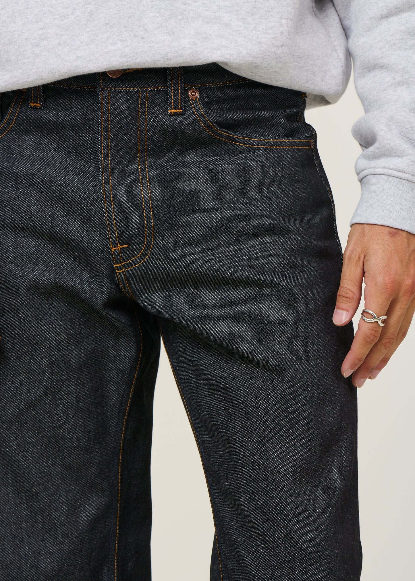 Jean droit large en coton bio | bleu brut "rad rufus dry heavy"