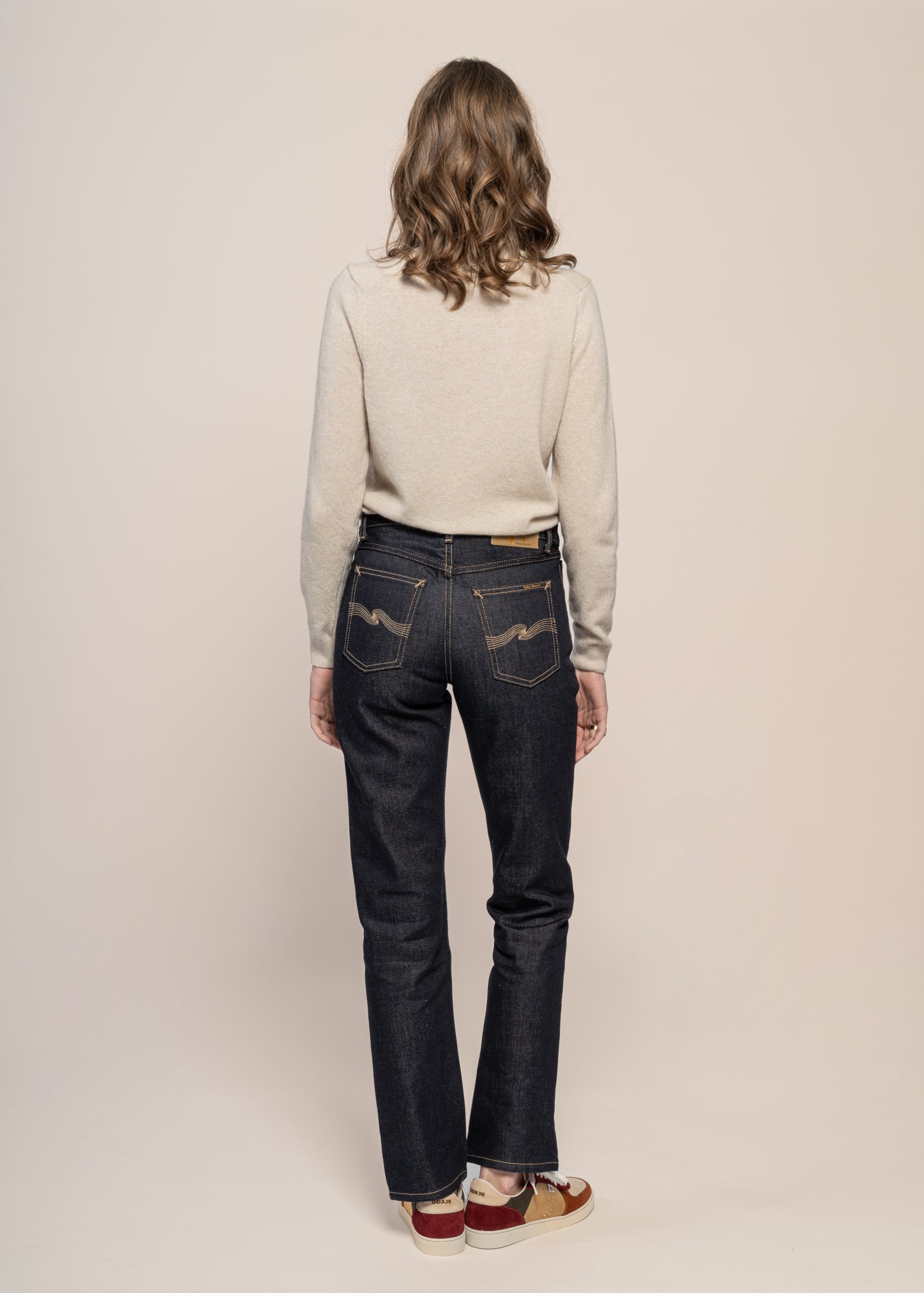 Jean droit taille basse en coton bio | brut "shady sadie dry indigo"