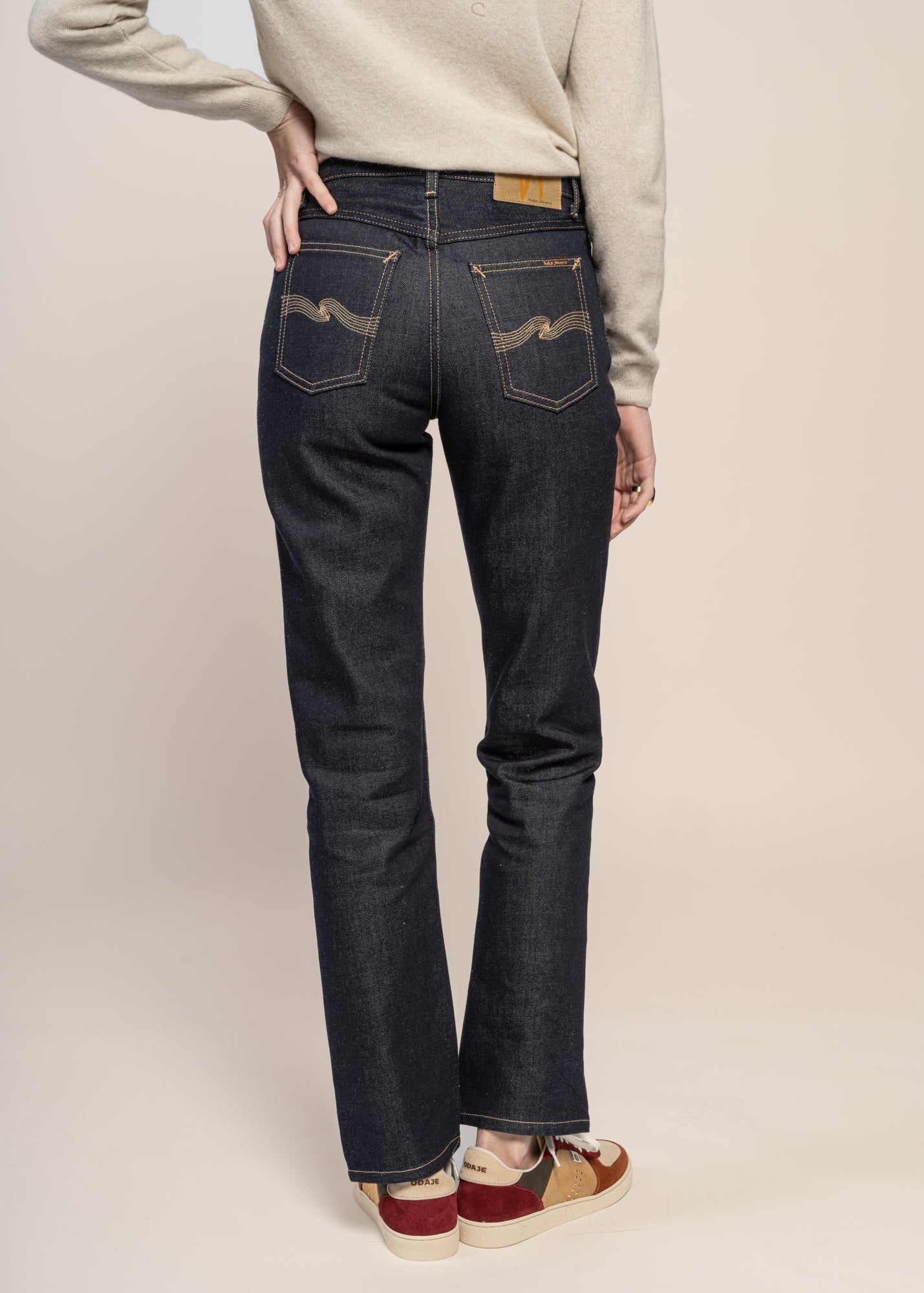 Jean droit taille basse en coton bio | brut "shady sadie dry indigo"