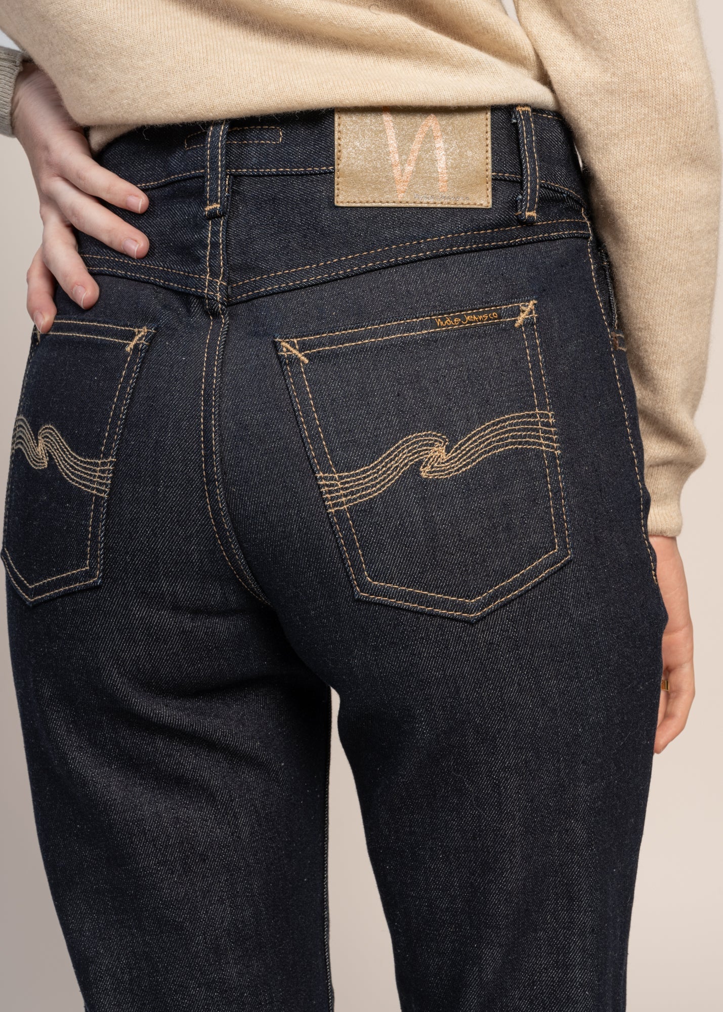 Jean droit taille basse en coton bio | brut "shady sadie dry indigo"