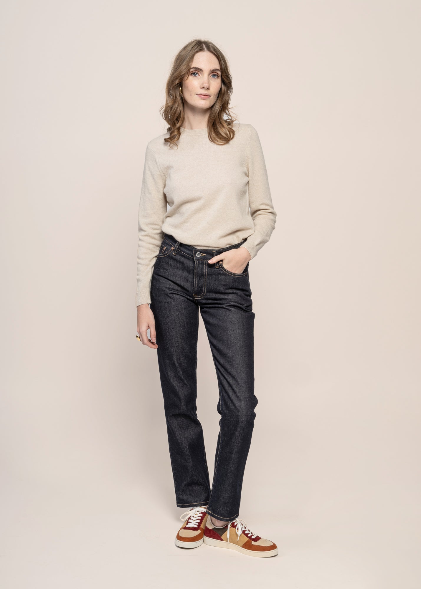 Jean droit taille basse en coton bio | brut "shady sadie dry indigo"