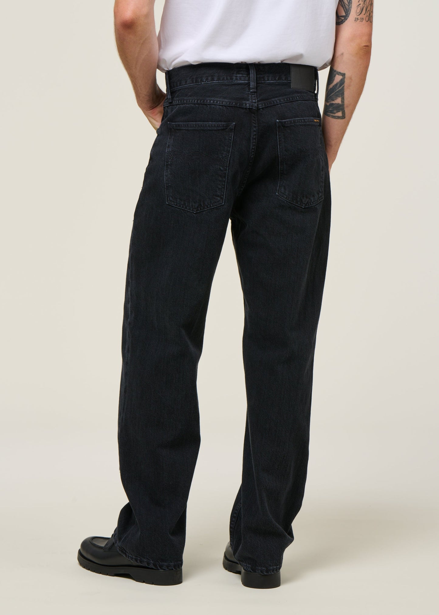 Jean droit large en coton bio | noir "tuff tony black vintage - black wash"