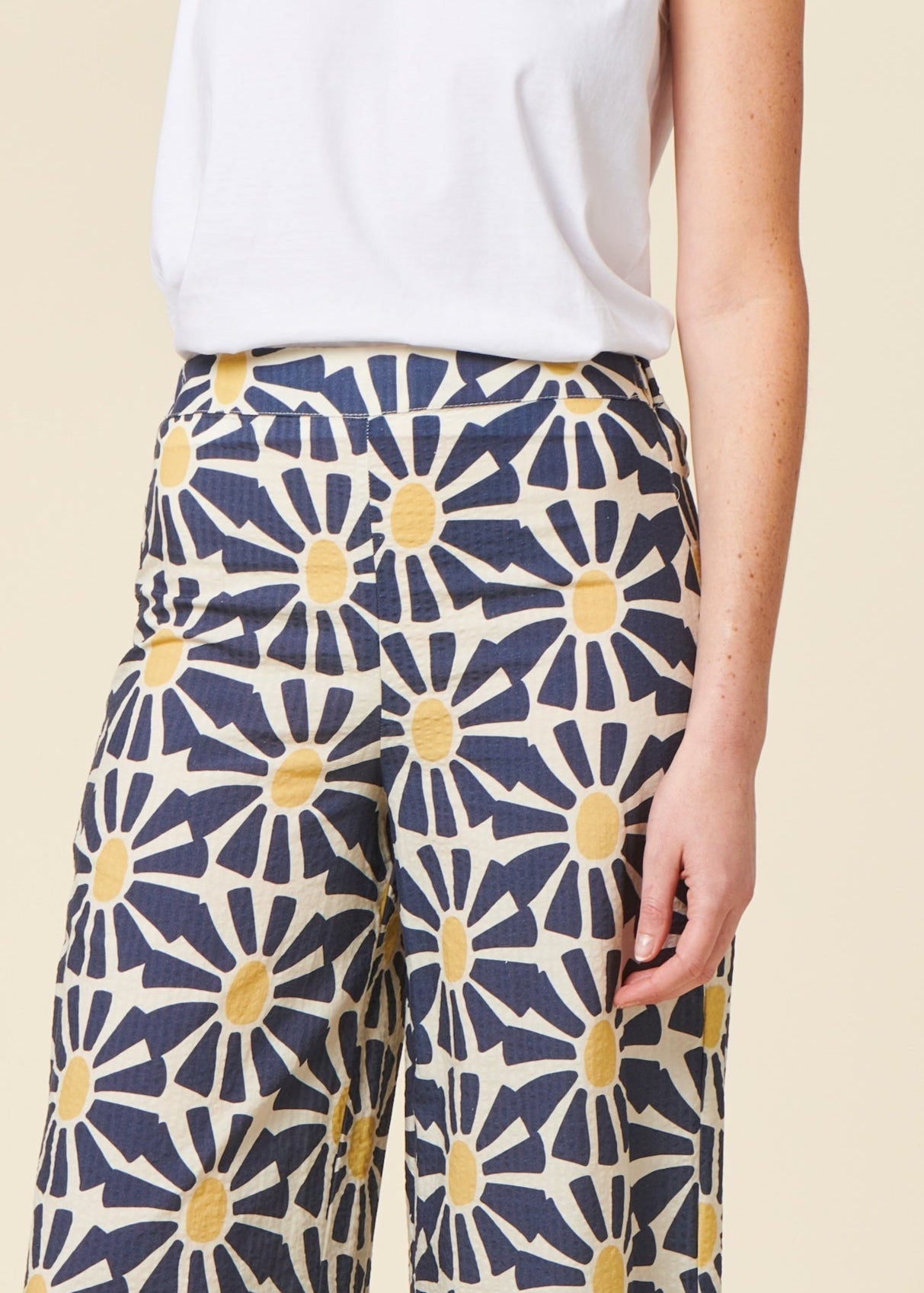 Pantalon ample en coton bio | bleu fleuri "Marisol wide leg navy"