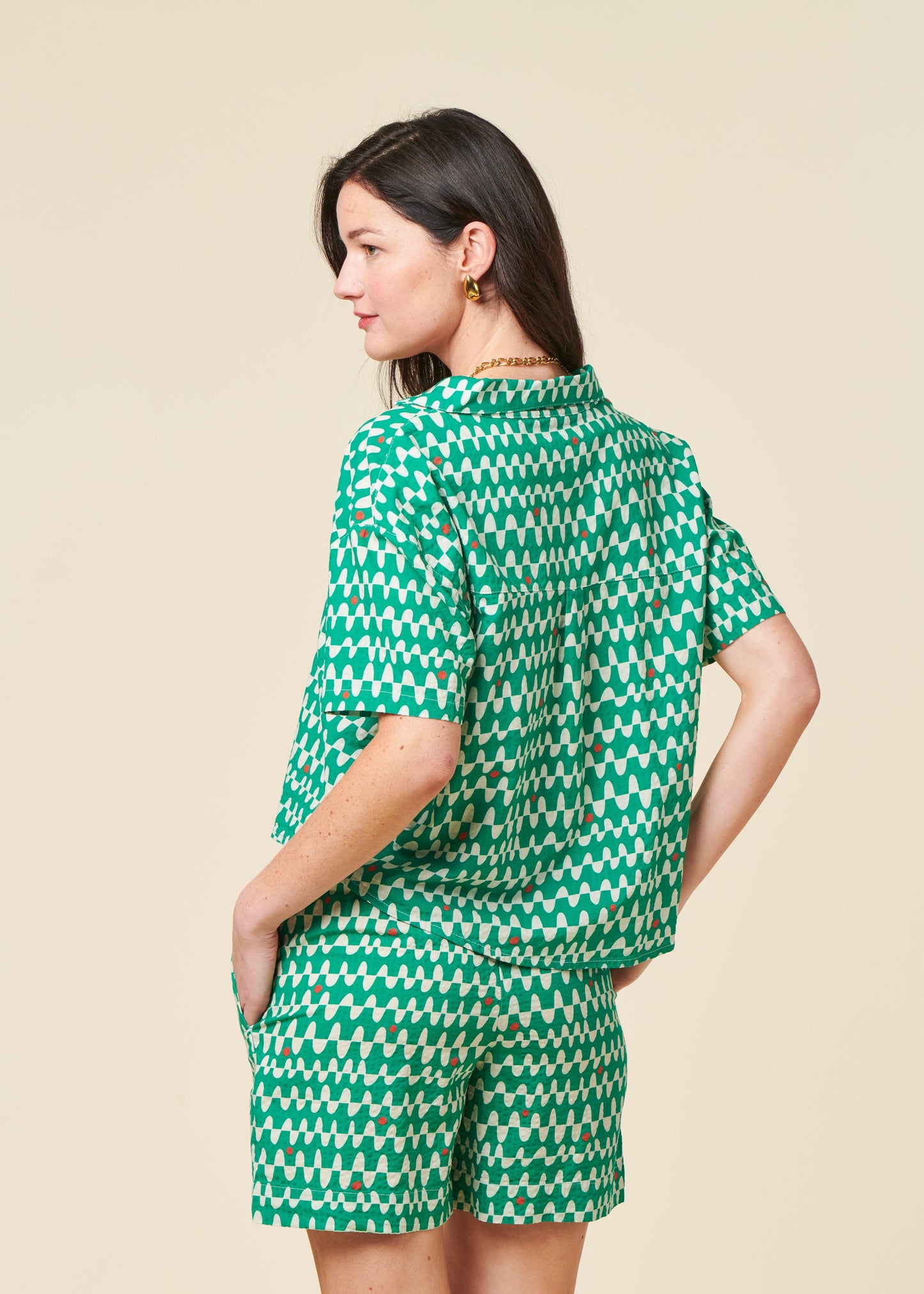 Chemise en coton biologique | vert "Sunset cropped blouse green - green"