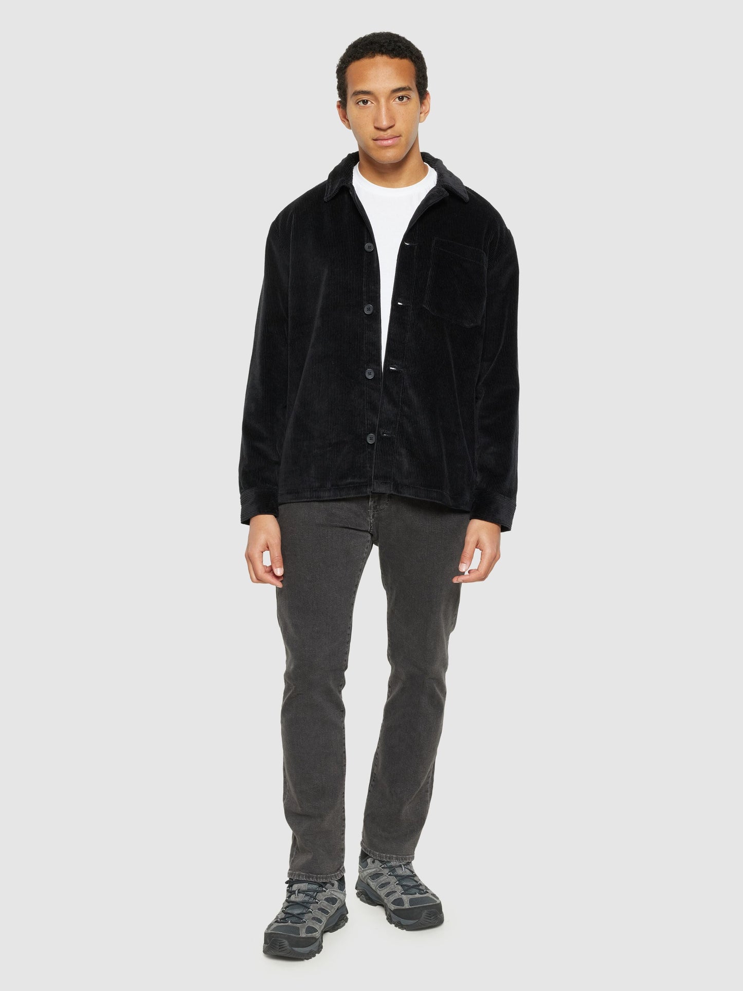Surchemise en velours de coton bio | noir "stretched 8 wales corduroy overshirt black jet"