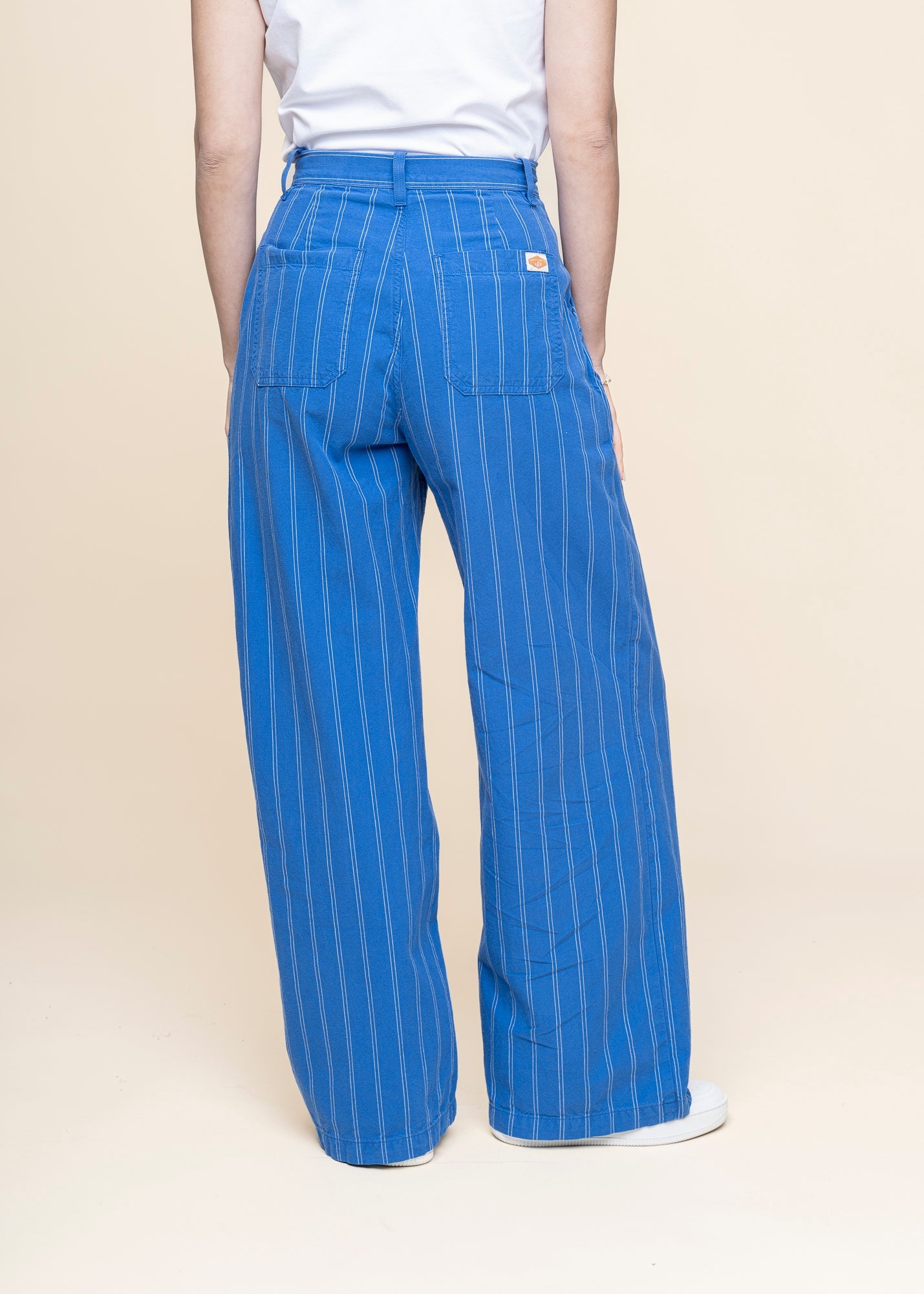Pantalon ample rayé en coton bio | bleu "Gullan striped workwear pants - blue/offwhite"