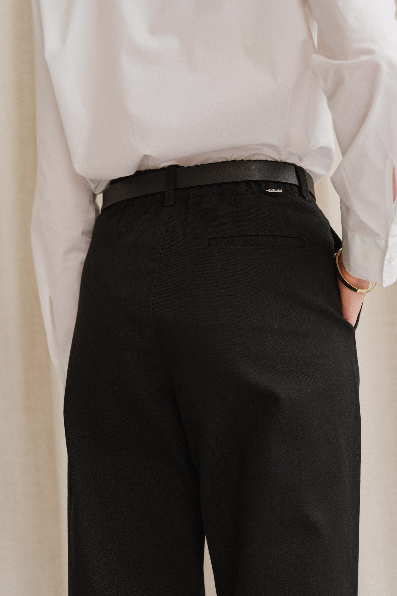 Pantalon droit à pinces en coton bio | noir 'black rina pants'