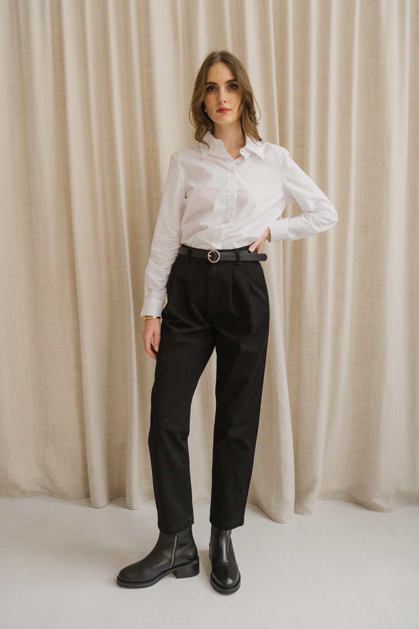 Pantalon droit à pinces en coton bio | noir 'black rina pants'