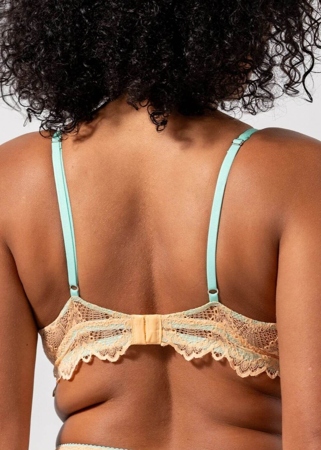 Soutien gorge triangle en matière recyclée | bicolore lace mesh plunge bralette - peach / turquoise