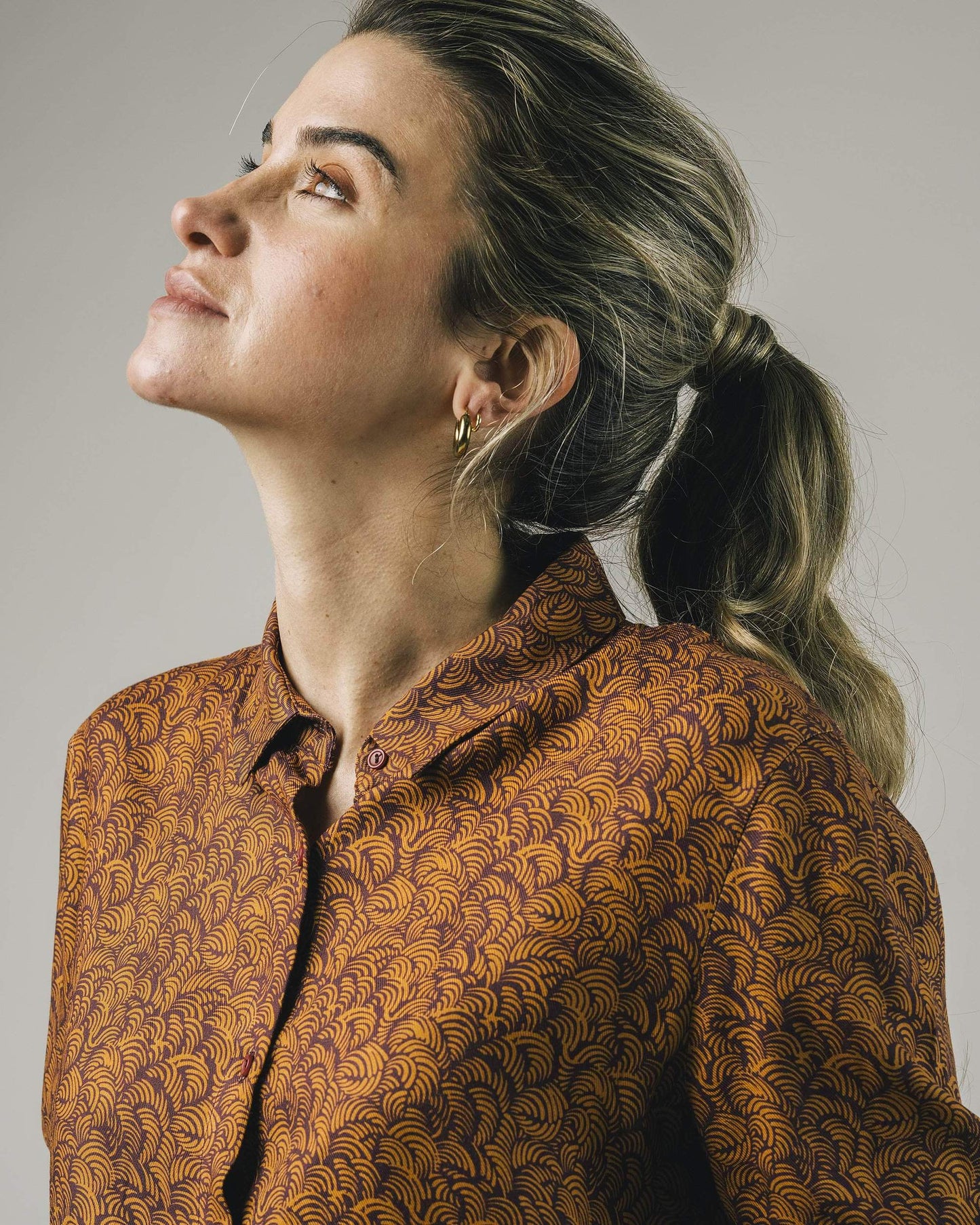 Chemise à motifs en ecovero - Palm Regular Gold