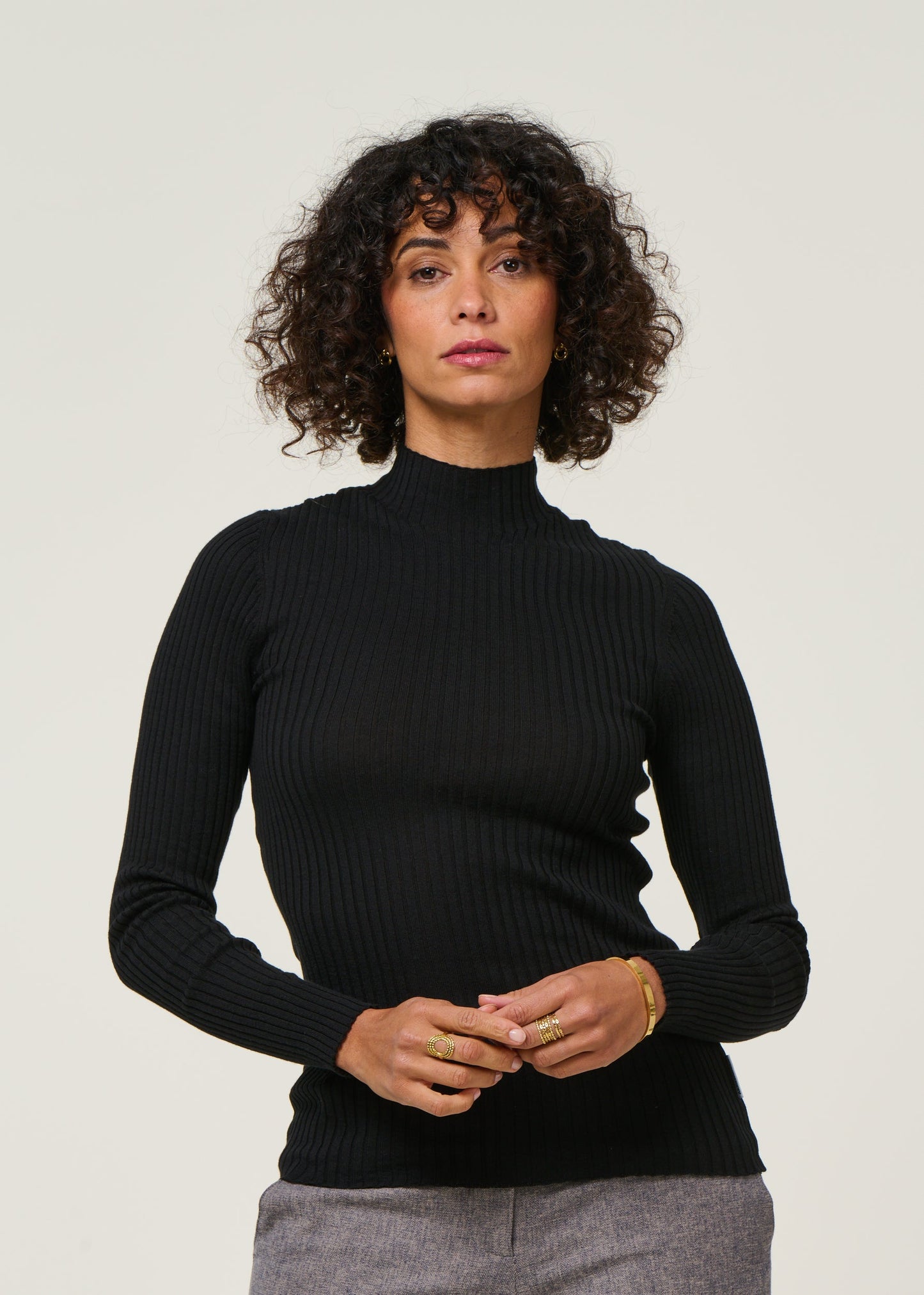 Sous-pull côtelé en coton bio | noir "alaania black"