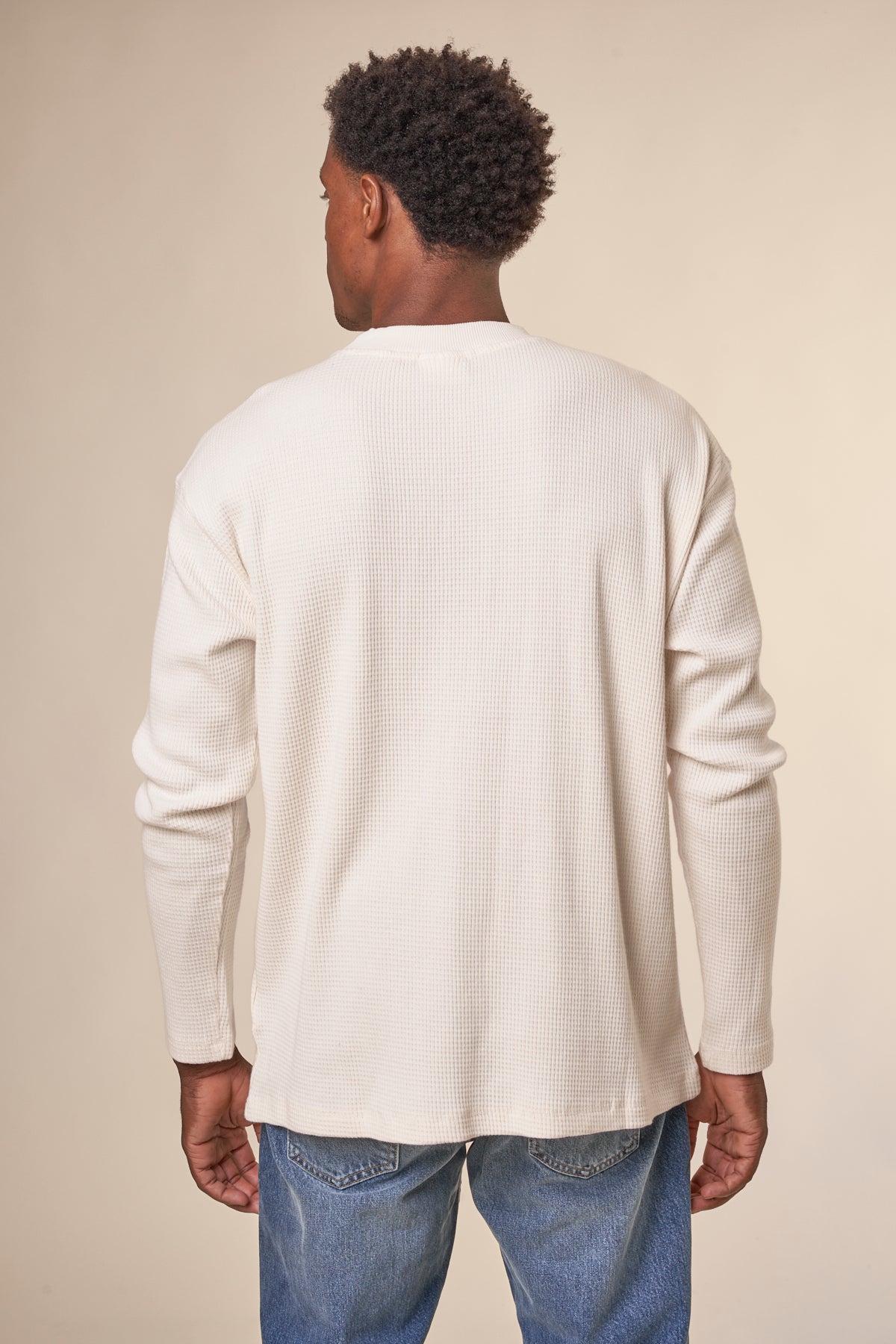 T-shirt manches longues gaufré en coton bio | Écru "waffle oversized long sleeve buttercream"