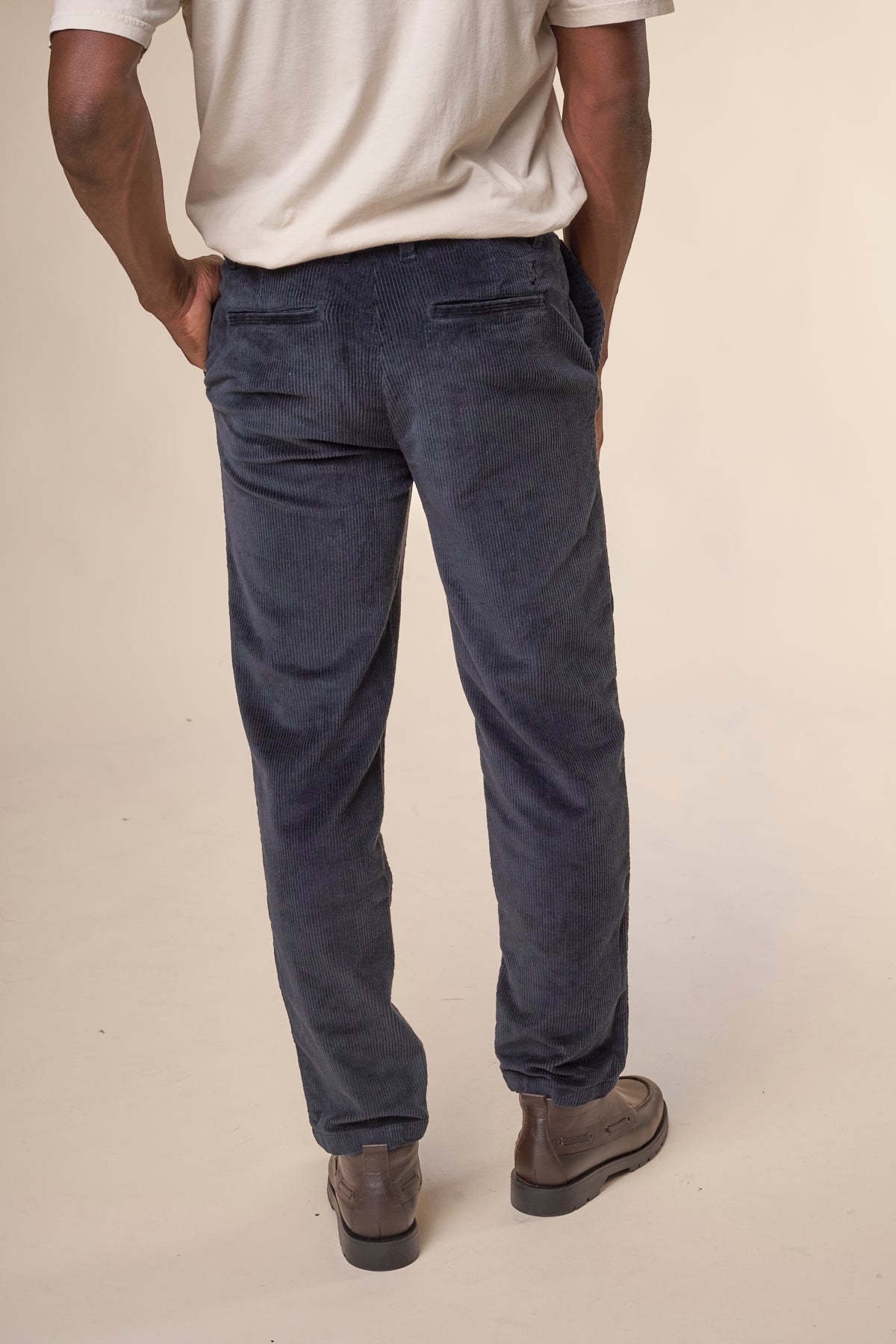 Pantalon chino en velours de coton bio | marine "chuck regular corduroy chino total eclipse"