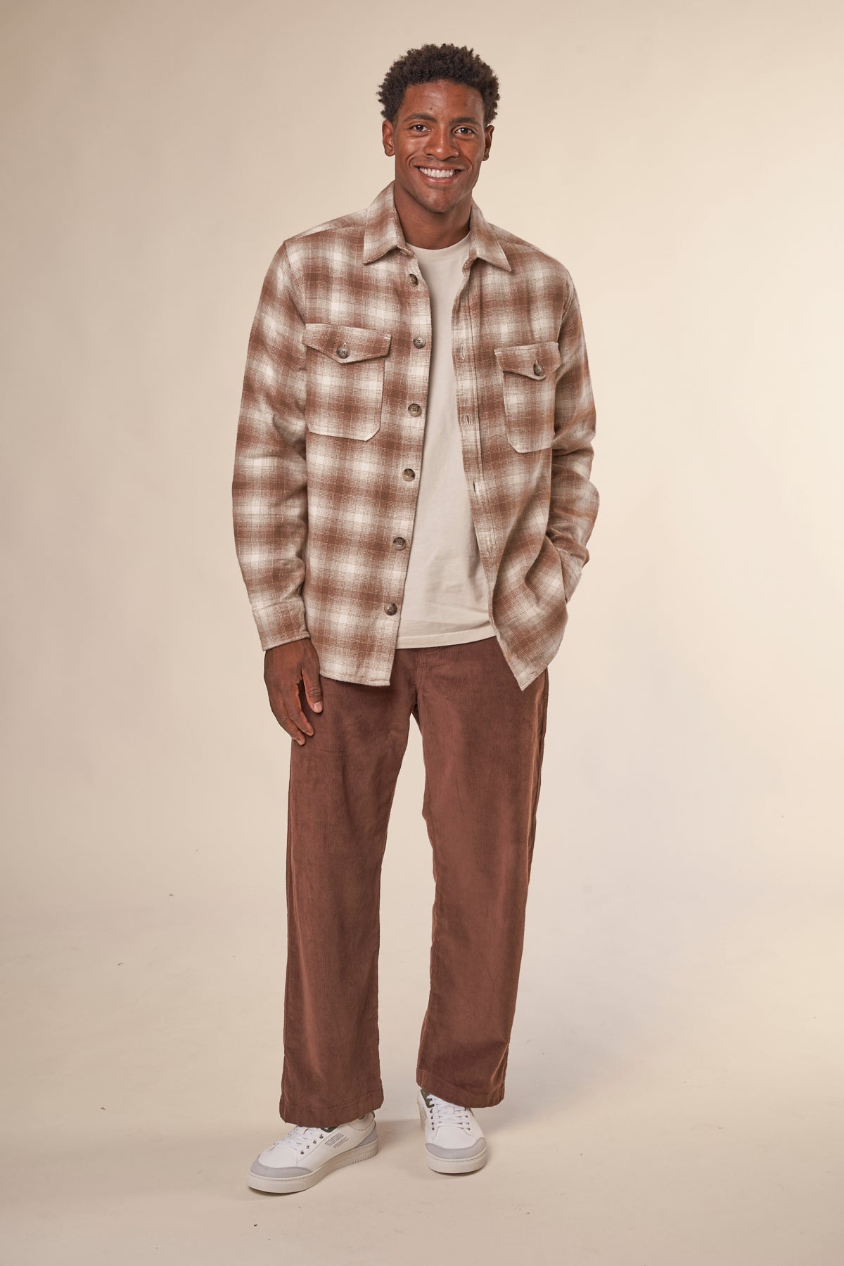 Pantalon ample en velours de coton bio | Acajou "flint wide corduroy chino deep mahogany"