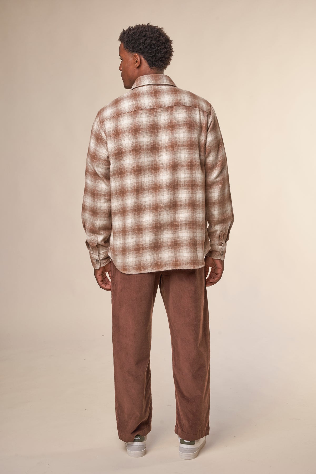 Pantalon ample en velours de coton bio | Acajou "flint wide corduroy chino deep mahogany"