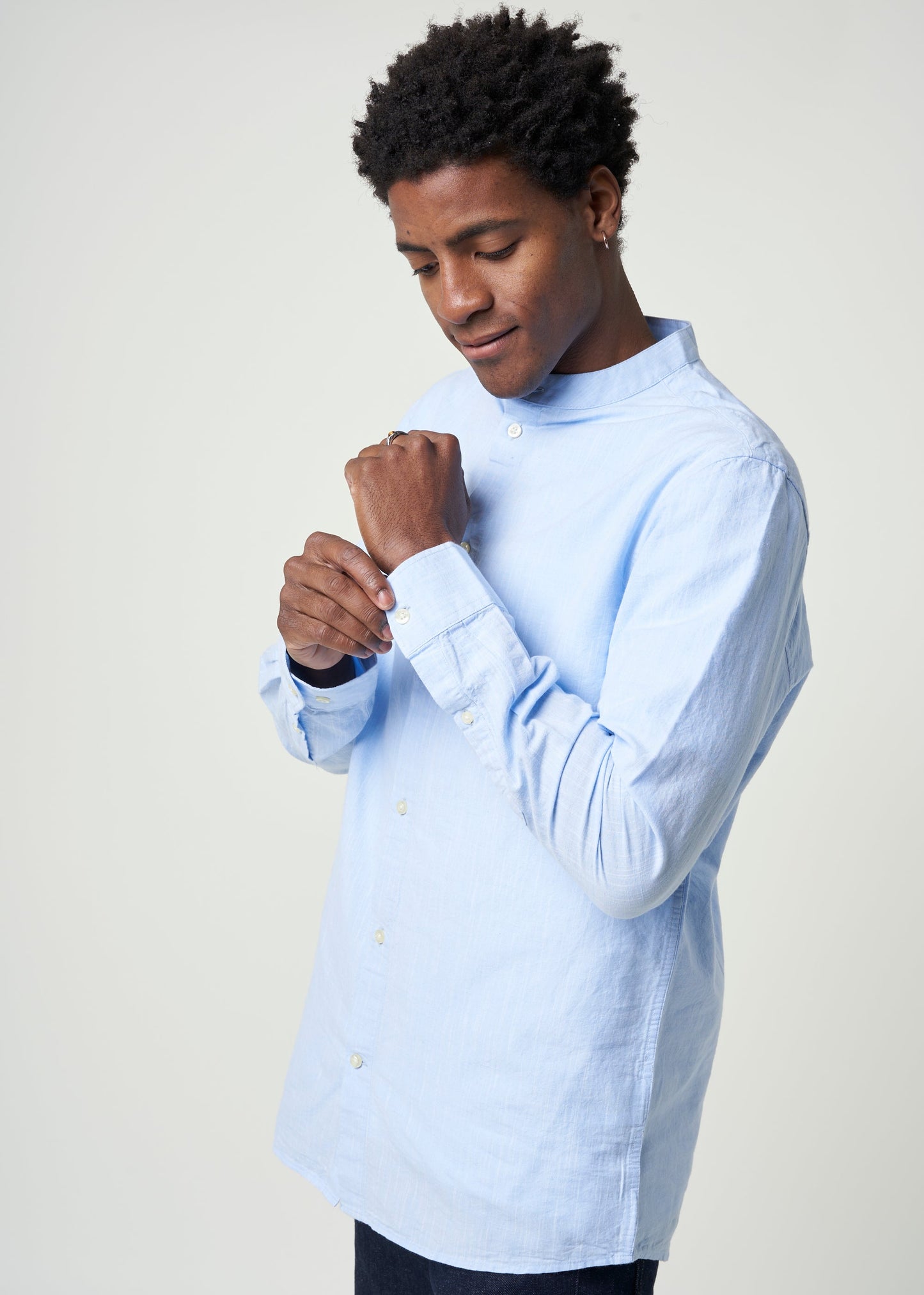 Chemise bleu clair en coton et lin bio - custom fit linen skyway