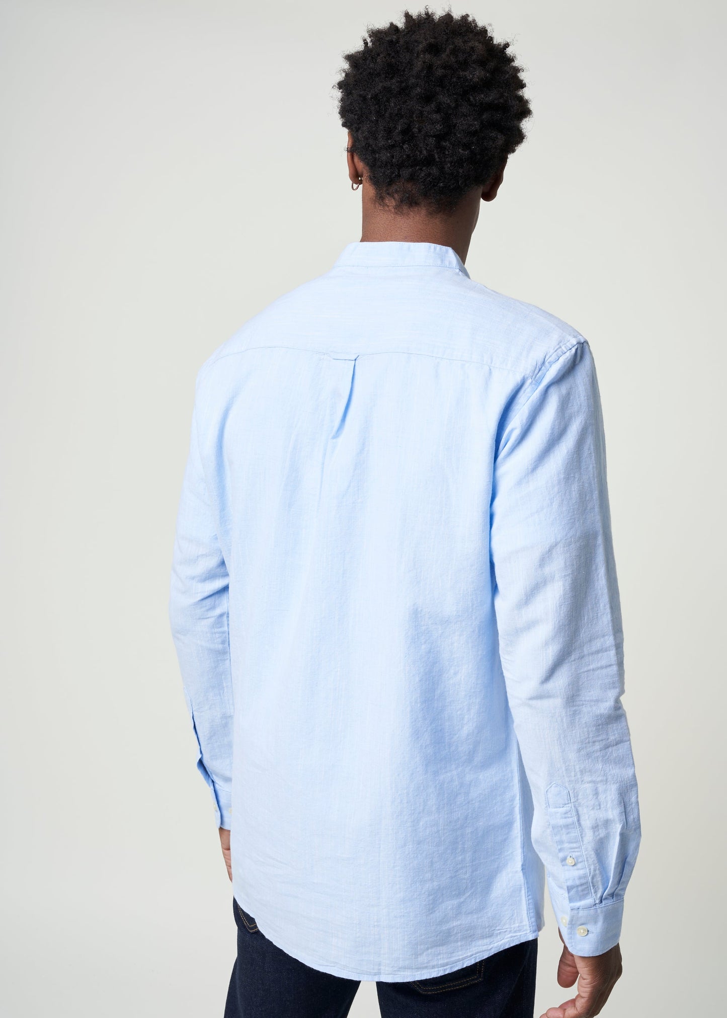 Chemise bleu clair en coton et lin bio - custom fit linen skyway