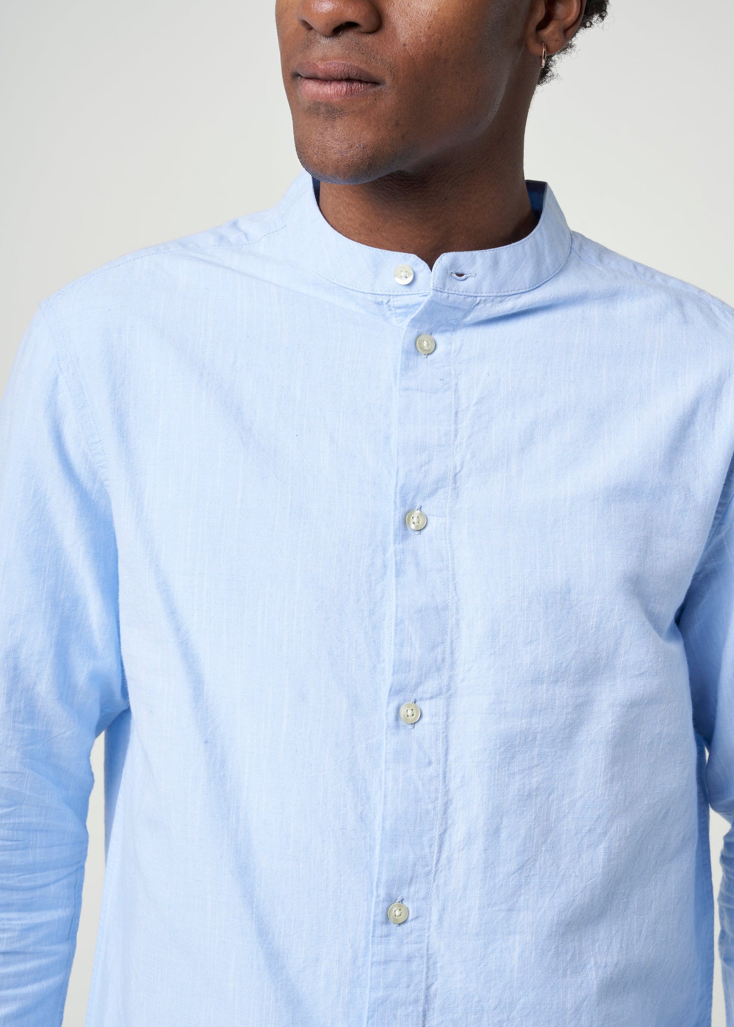 Chemise bleu clair en coton et lin bio - custom fit linen skyway