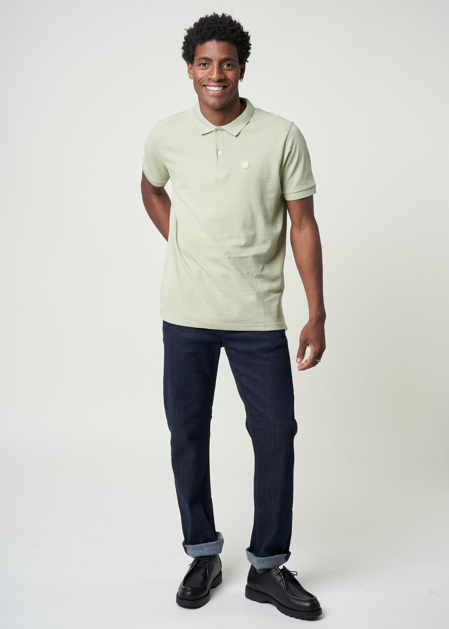 Polo droit vert clair en coton bio - basic badge polo swamp