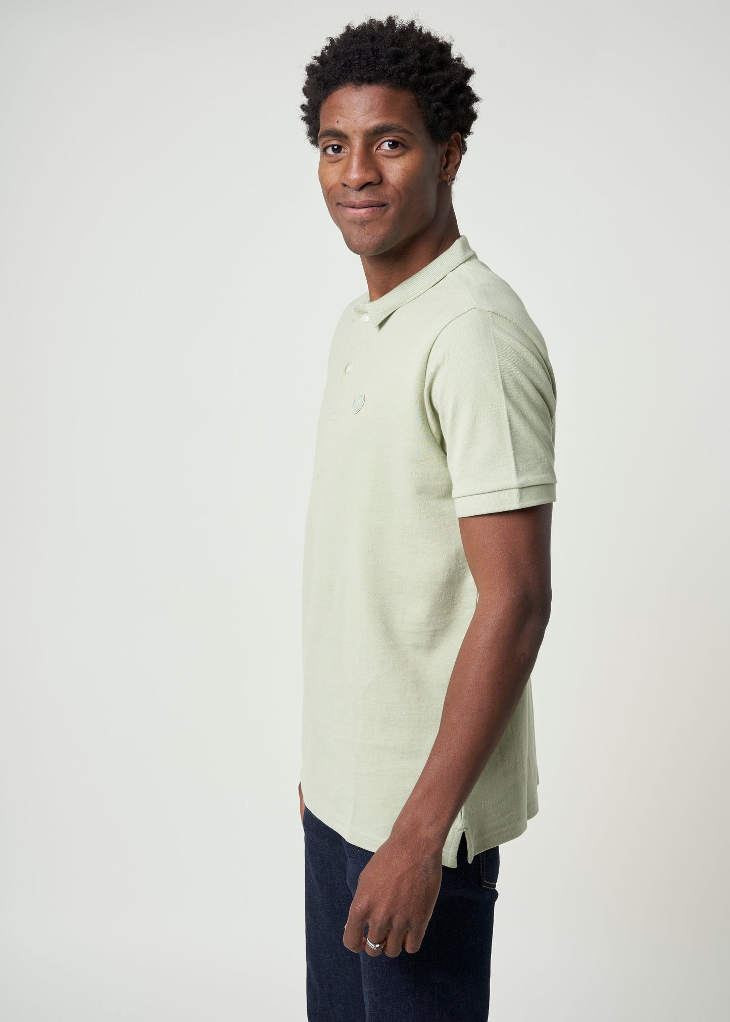 Polo droit vert clair en coton bio - basic badge polo swamp
