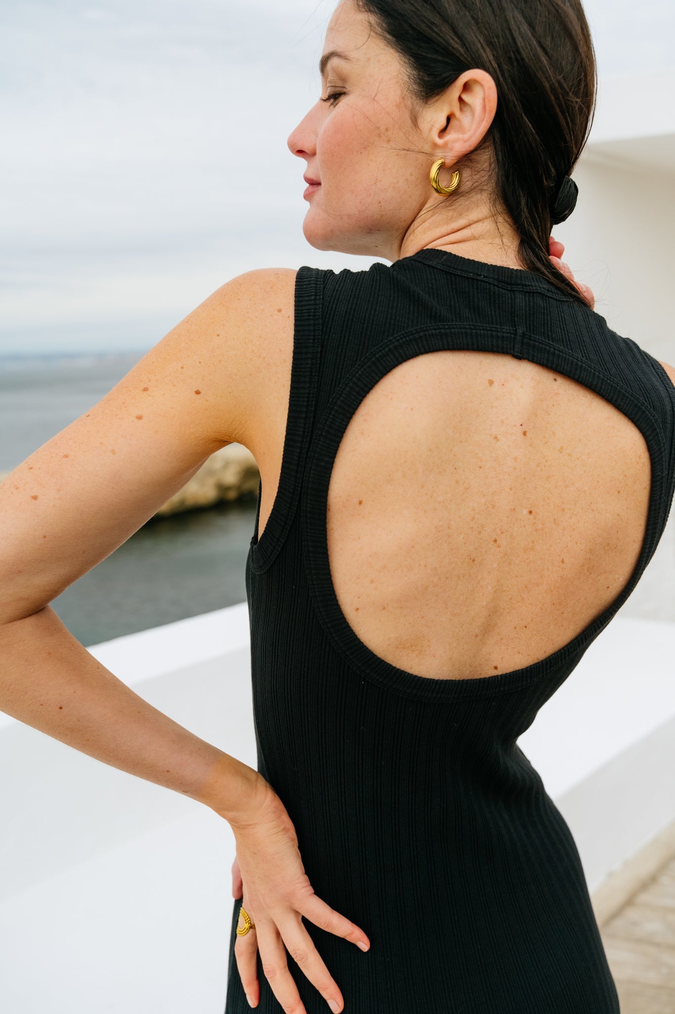 Robe longue dos nu en coton bio | noir "open-back dress true black"