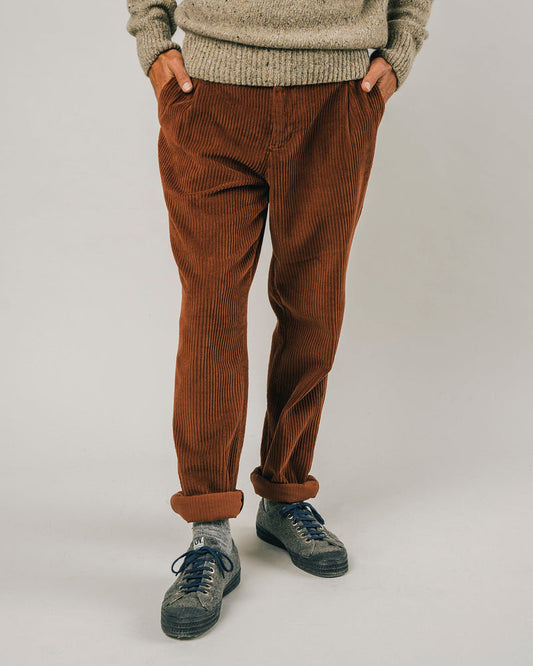 Pantalon droit velours en coton bio | marron "corduroy pleated chino copper"