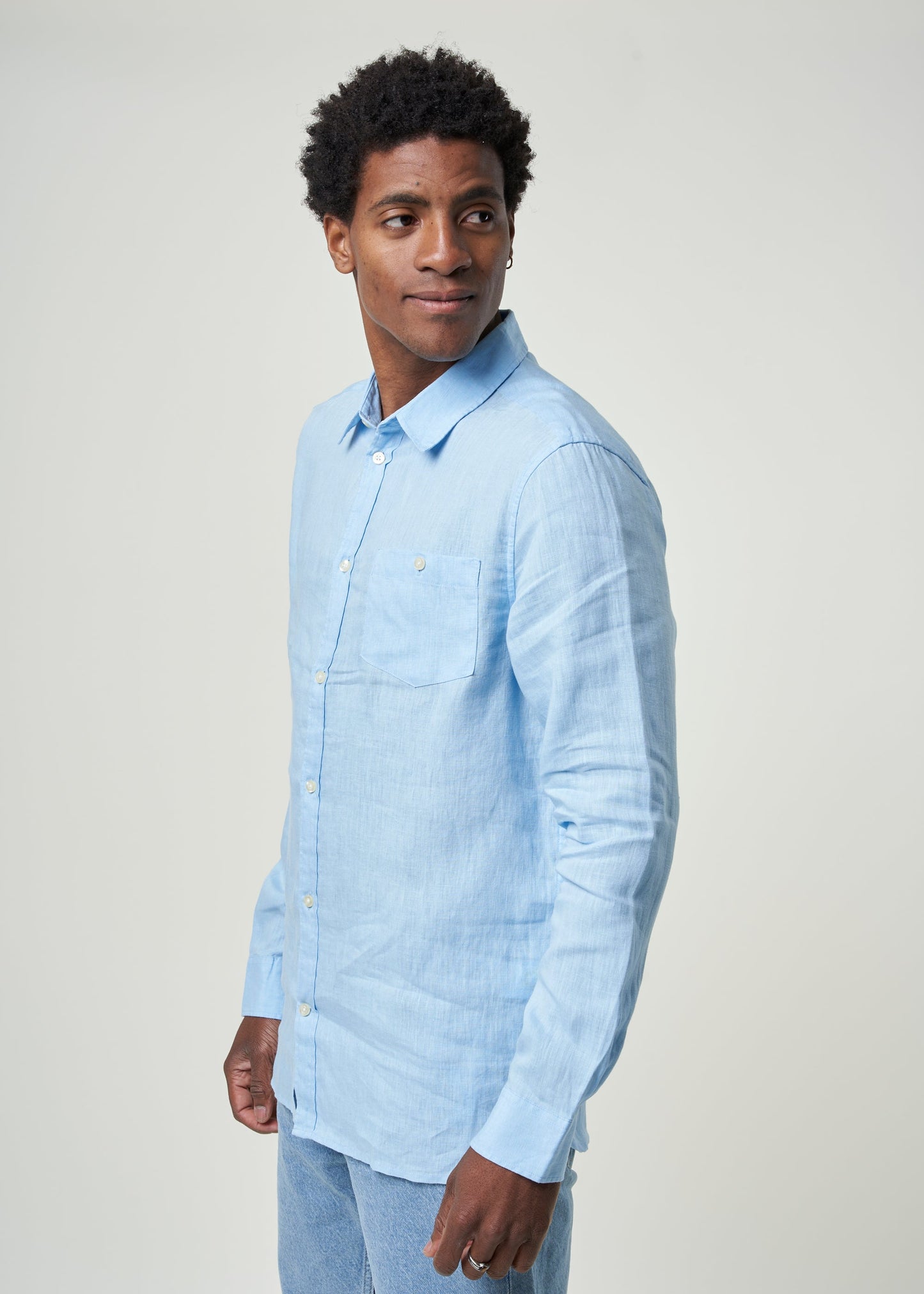 Chemise bleue en lin bio - custom fit linen shirt airy blue