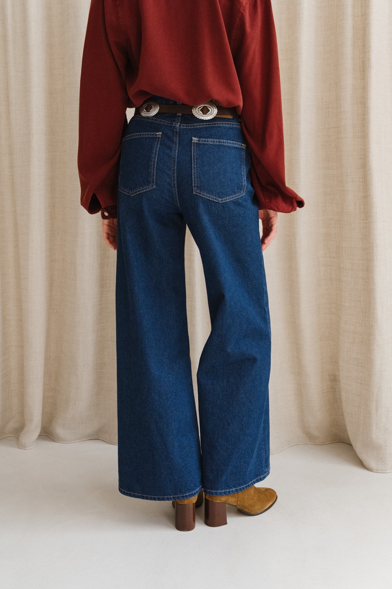 Jean évasé en coton bio et recyclé | bleu foncé 'sara high loose stone indigo'