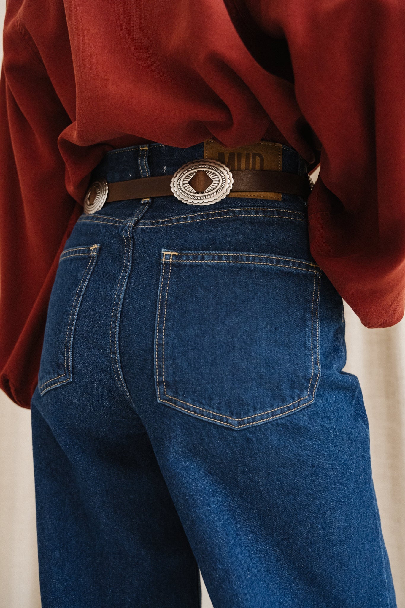 Jean évasé en coton bio et recyclé | bleu foncé 'sara high loose stone indigo'