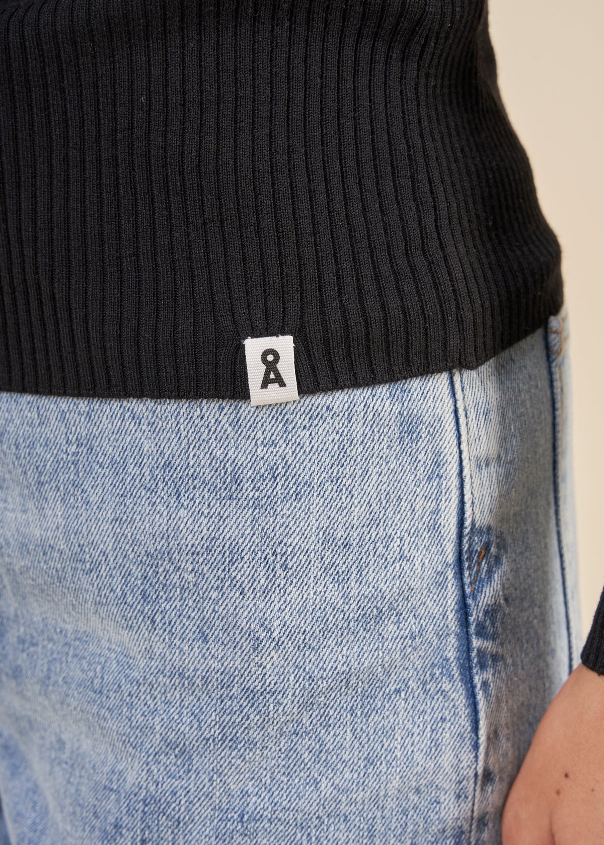 Pull col roulé en laine bio | Noir "calisaas black"
