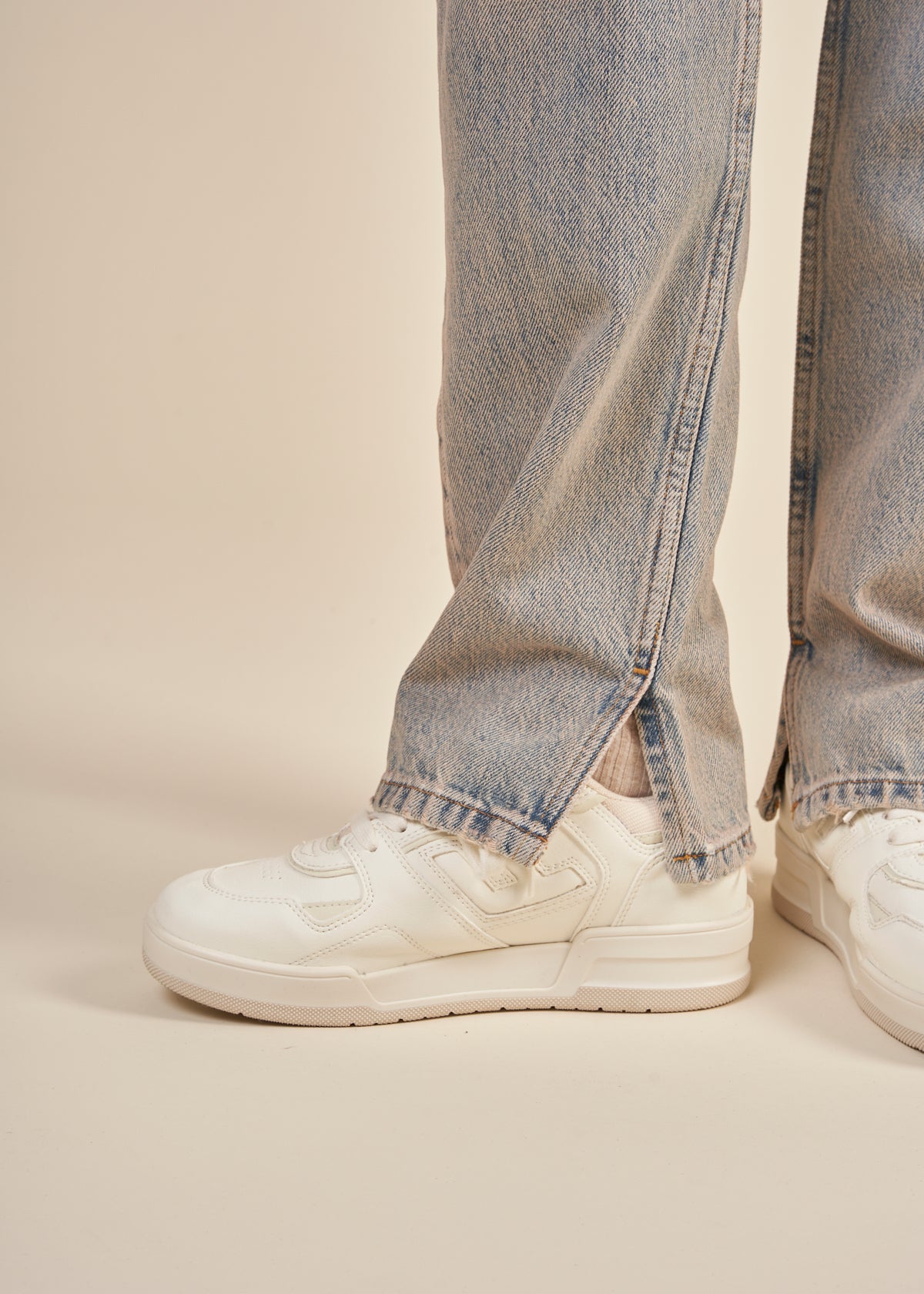Jean droit en coton bio et recyclé | Bleu délavé "susan jeans split seam desert dust"