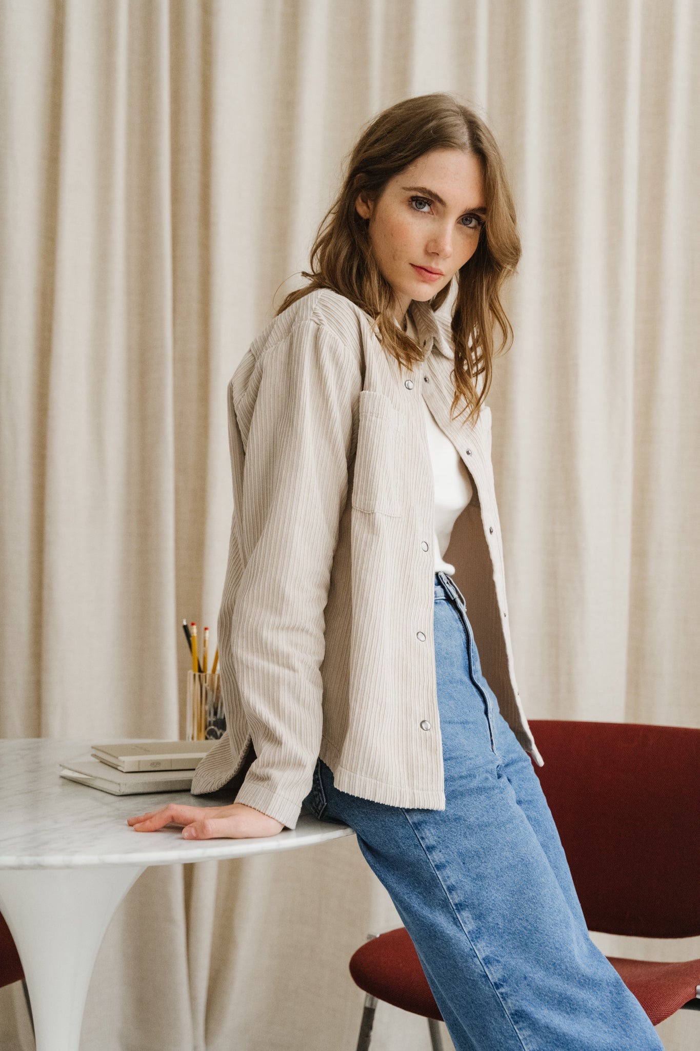 Surchemise velours en coton bio | beige "irrregular corduroy overshirt light feather gray"