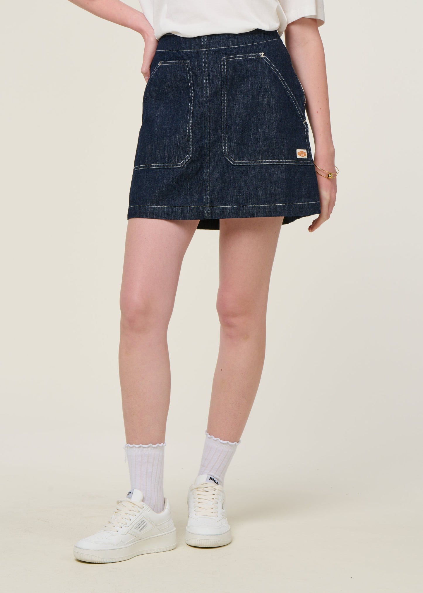 Jupe courte en coton bio | bleu "elvy workwear denim skirt - dark blue"