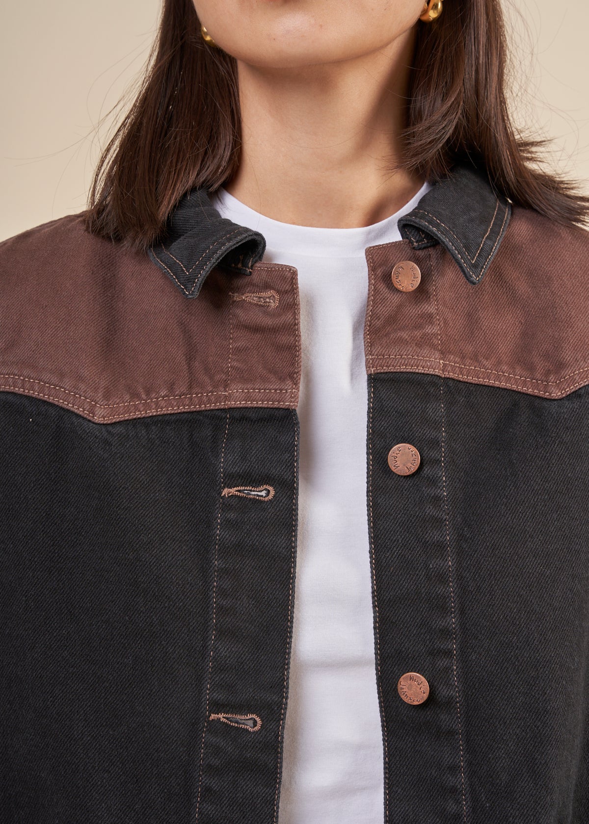 Veste en jean en coton recyclé et bio | Marron "kelly western jacket blocked black/brown"